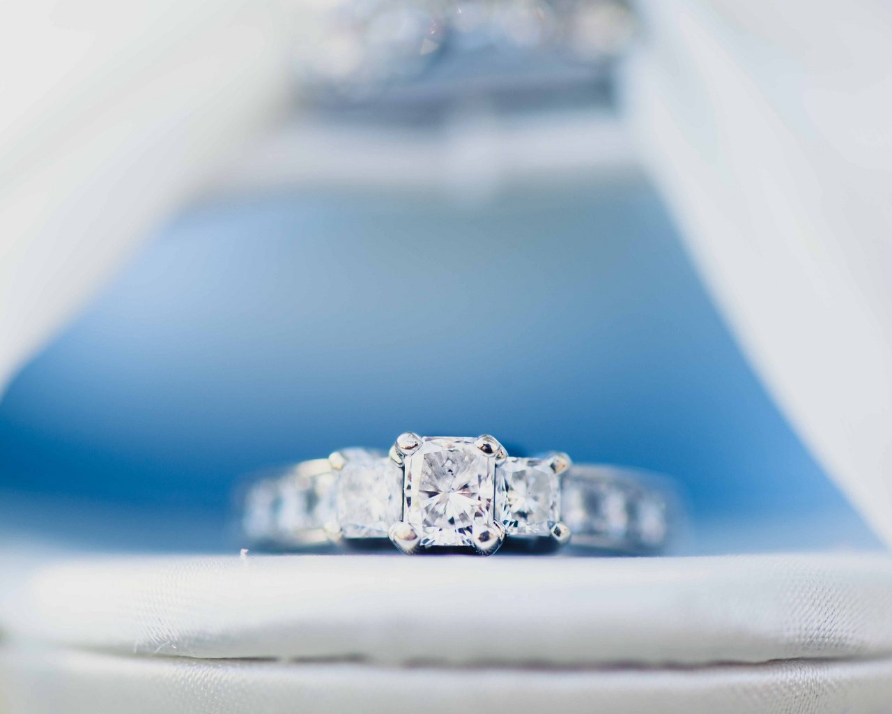 Обои камень, кольцо, обручальное, stone, ring, wedding разрешение 2048x1367 Загрузить