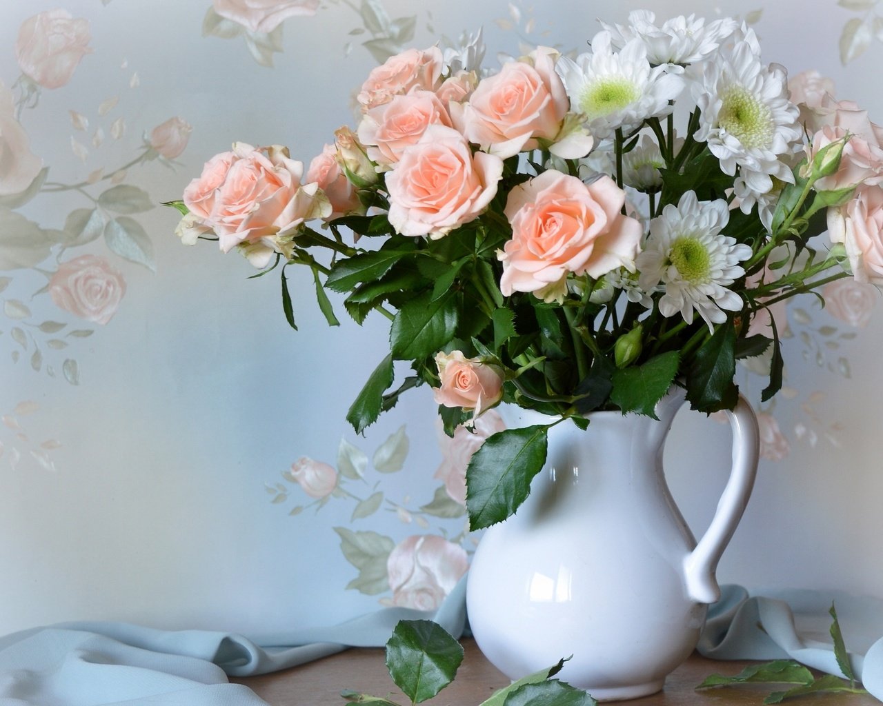 Обои розы, букет, кувшин, хризантемы, roses, bouquet, pitcher, chrysanthemum разрешение 1920x1348 Загрузить