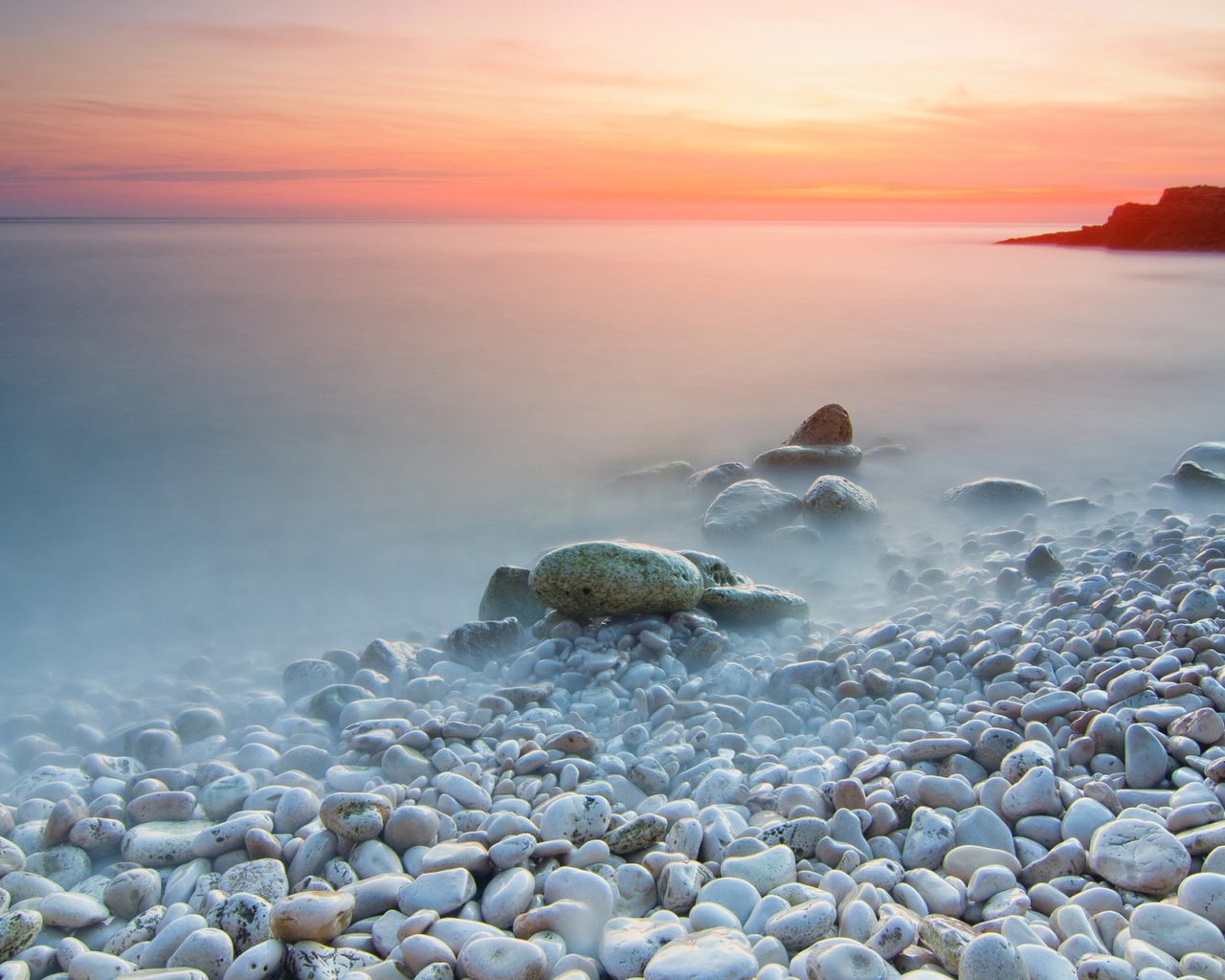 Обои небо, камни, берег, пейзаж, море, горизонт, the sky, stones, shore, landscape, sea, horizon разрешение 1920x1200 Загрузить