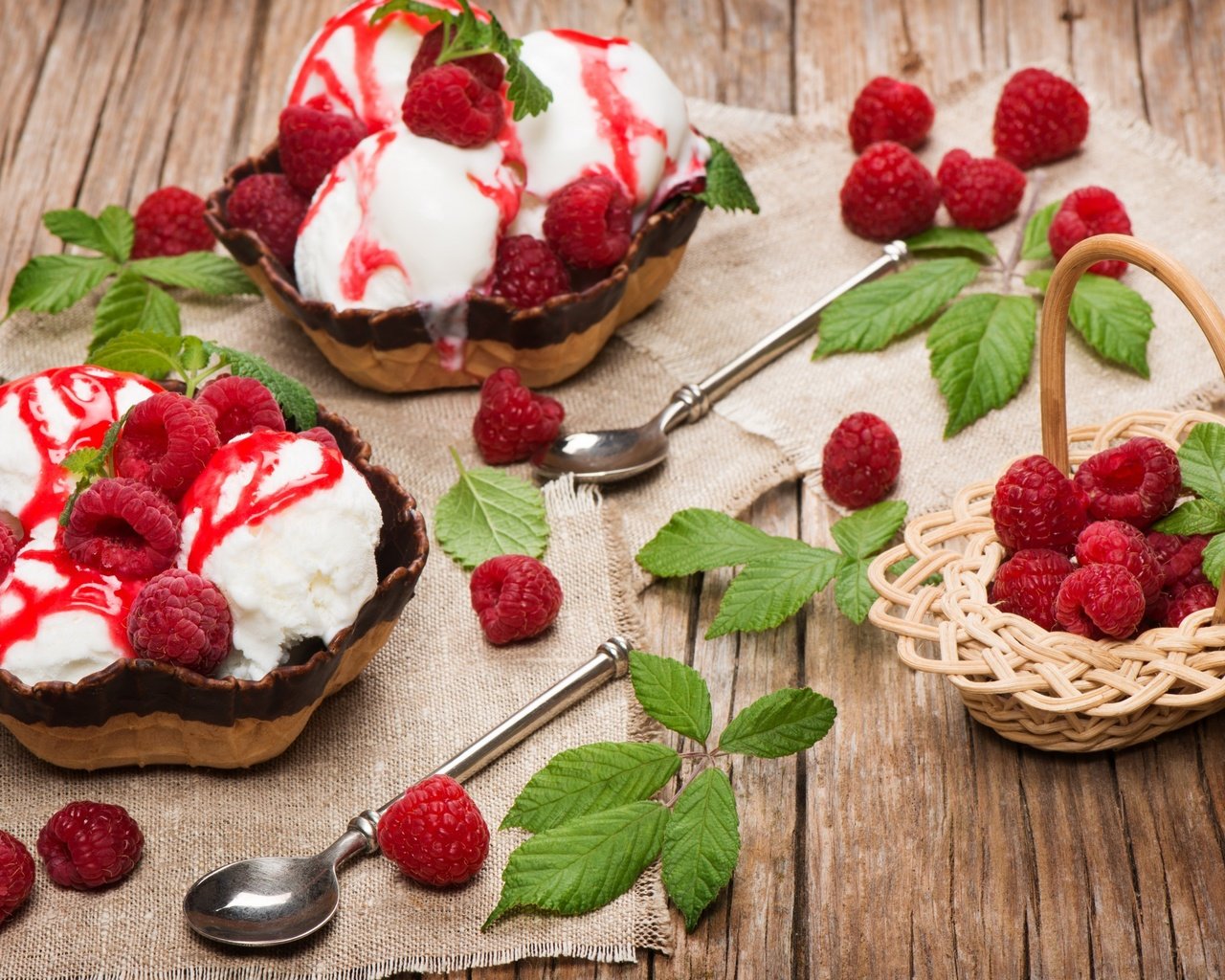 Обои малина, мороженое, ягоды, десерт, raspberry, ice cream, berries, dessert разрешение 2880x1800 Загрузить