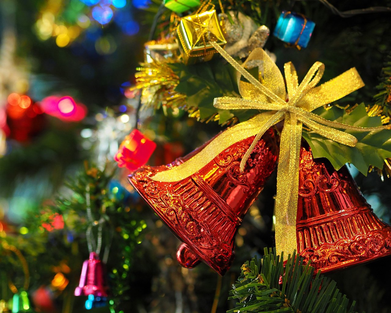 Обои новый год, елка, колокольчики, рождество, new year, tree, bells, christmas разрешение 3840x2400 Загрузить