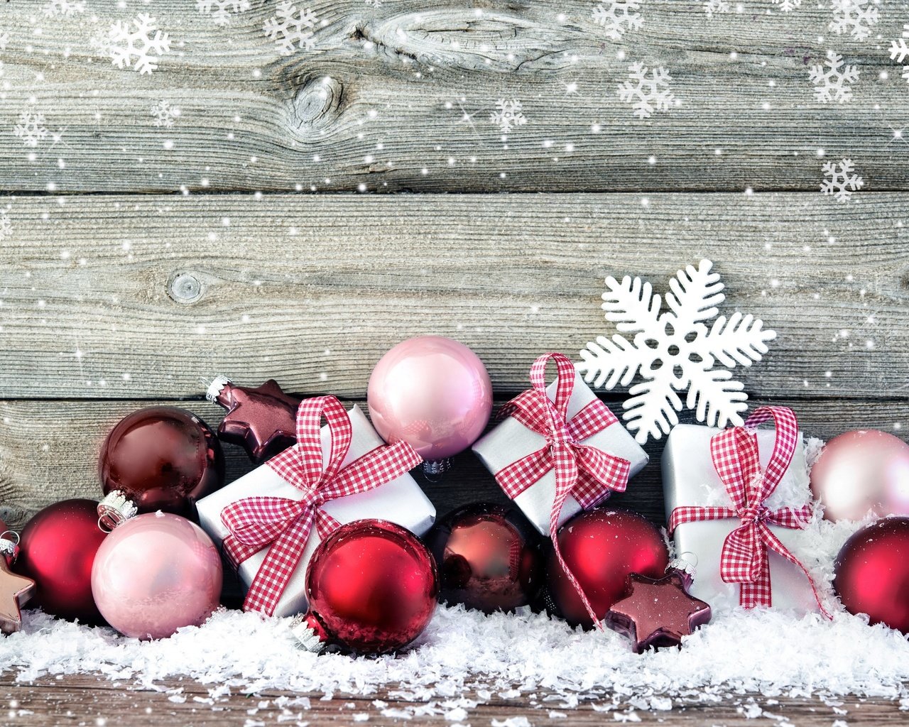 Обои снег, новый год, шары, снежинки, звезды, подарки, рождество, елочные игрушки, snow, new year, balls, snowflakes, stars, gifts, christmas, christmas decorations разрешение 2880x1800 Загрузить