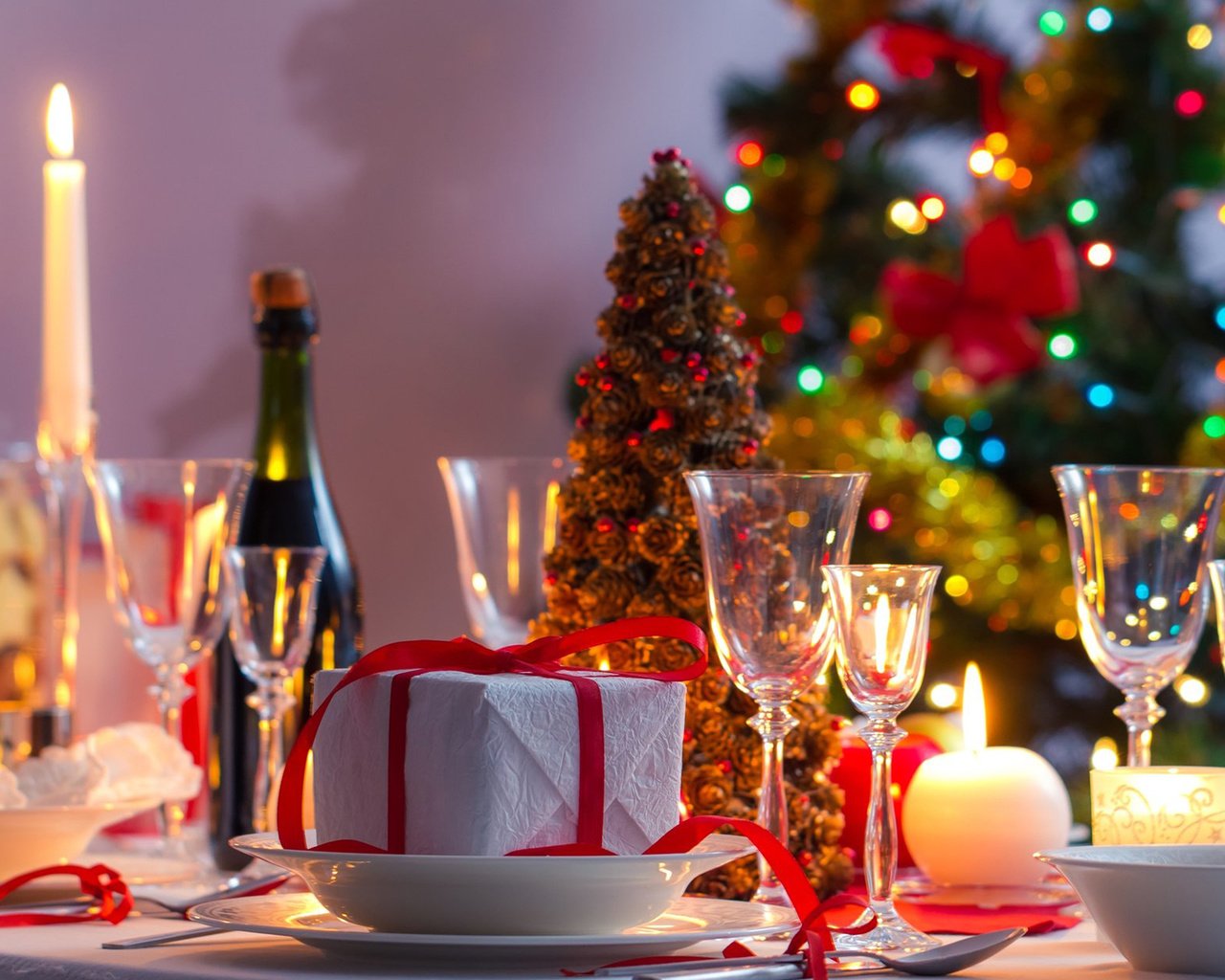 Обои новый год, елка, стол, подарок, рождество, шампанское, new year, tree, table, gift, christmas, champagne разрешение 1920x1200 Загрузить