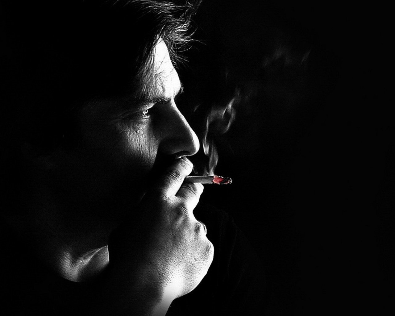 Обои дым, курит, черный фон, лицо, мужчина, сигарета, smoke, smokes, black background, face, male, cigarette разрешение 1920x1920 Загрузить