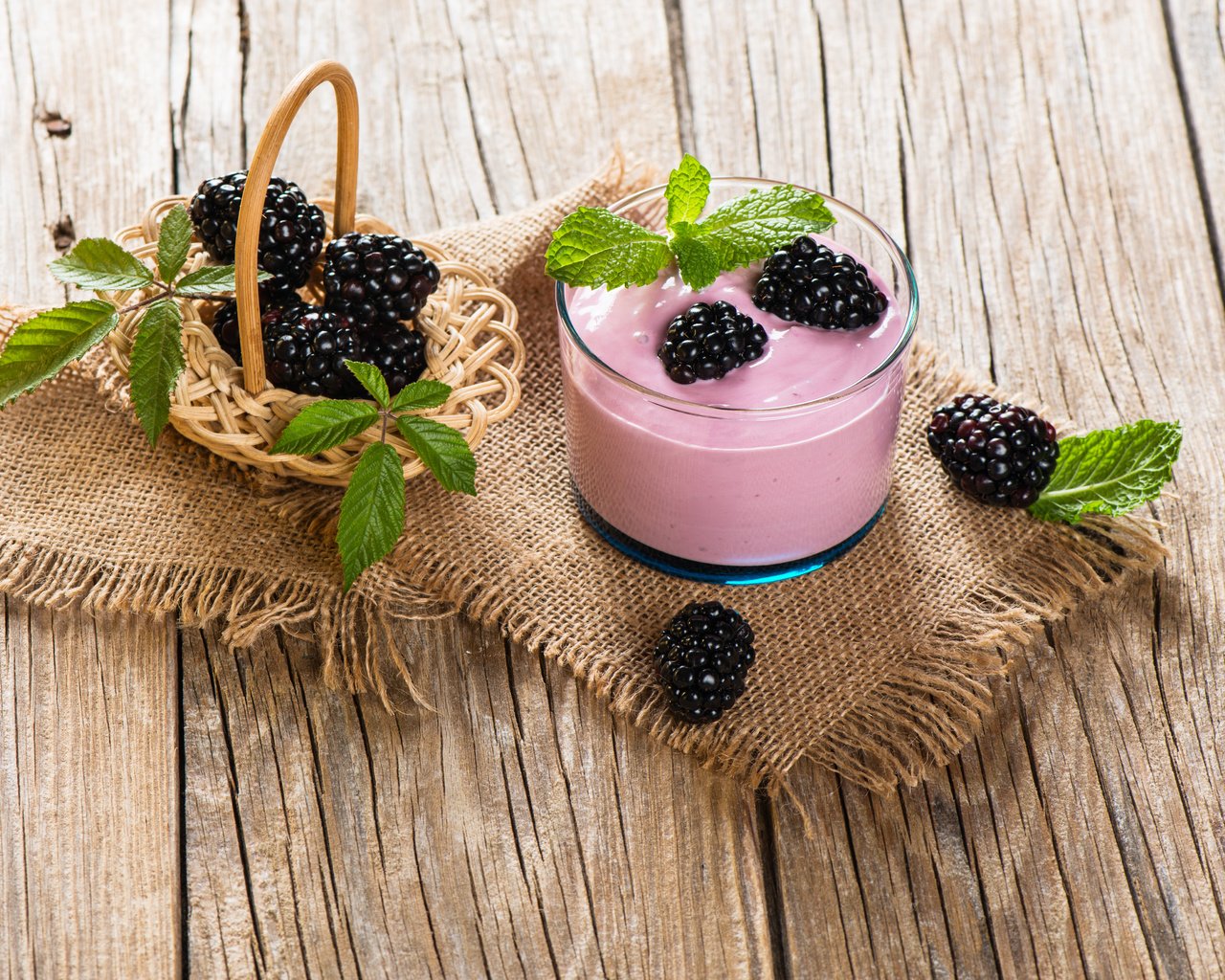 Обои напиток, ягоды, ежевика, смузи, drink, berries, blackberry, smoothies разрешение 5928x3939 Загрузить