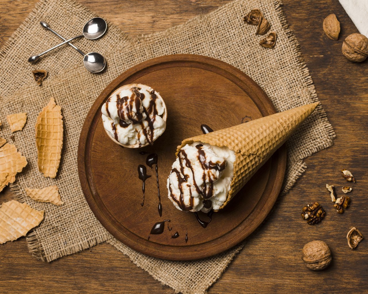 Обои орехи, мороженое, десерт, сироп, вафельный рожок, nuts, ice cream, dessert, syrup, waffle cone разрешение 5763x3842 Загрузить