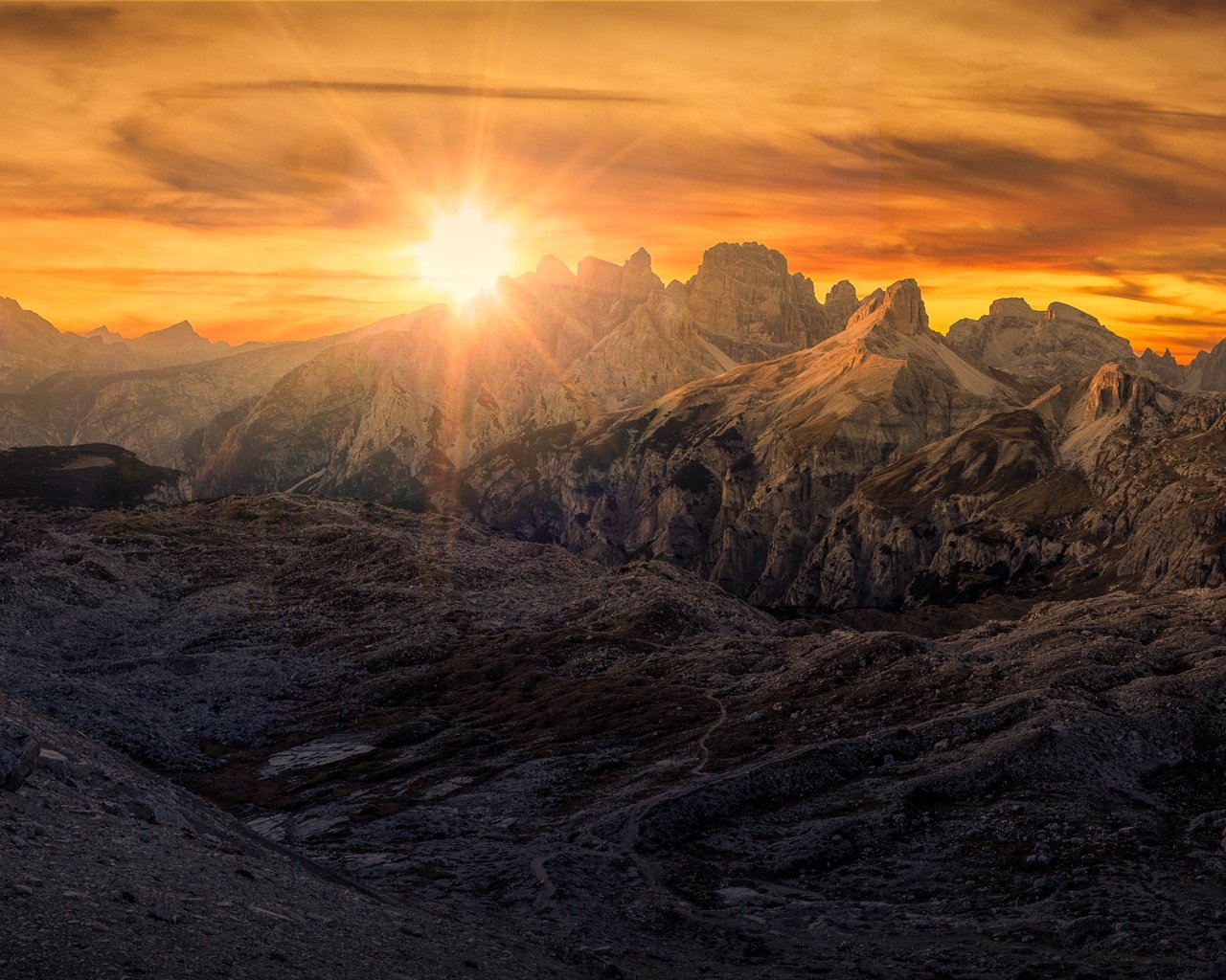 Обои горы, скалы, солнце, закат, панорама, доломиты, mountains, rocks, the sun, sunset, panorama, the dolomites разрешение 5065x1974 Загрузить