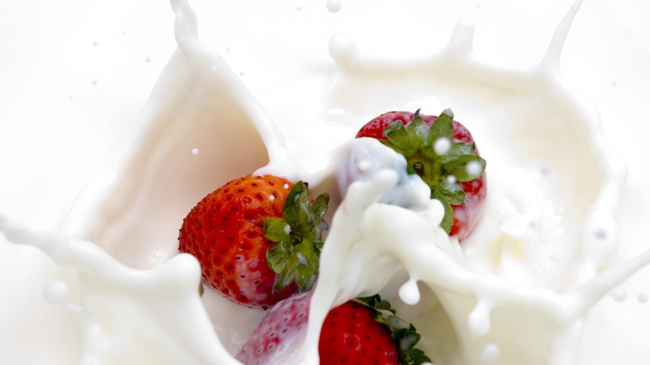Обои клубника, молоко, strawberry, milk разрешение 1920x1440 Загрузить