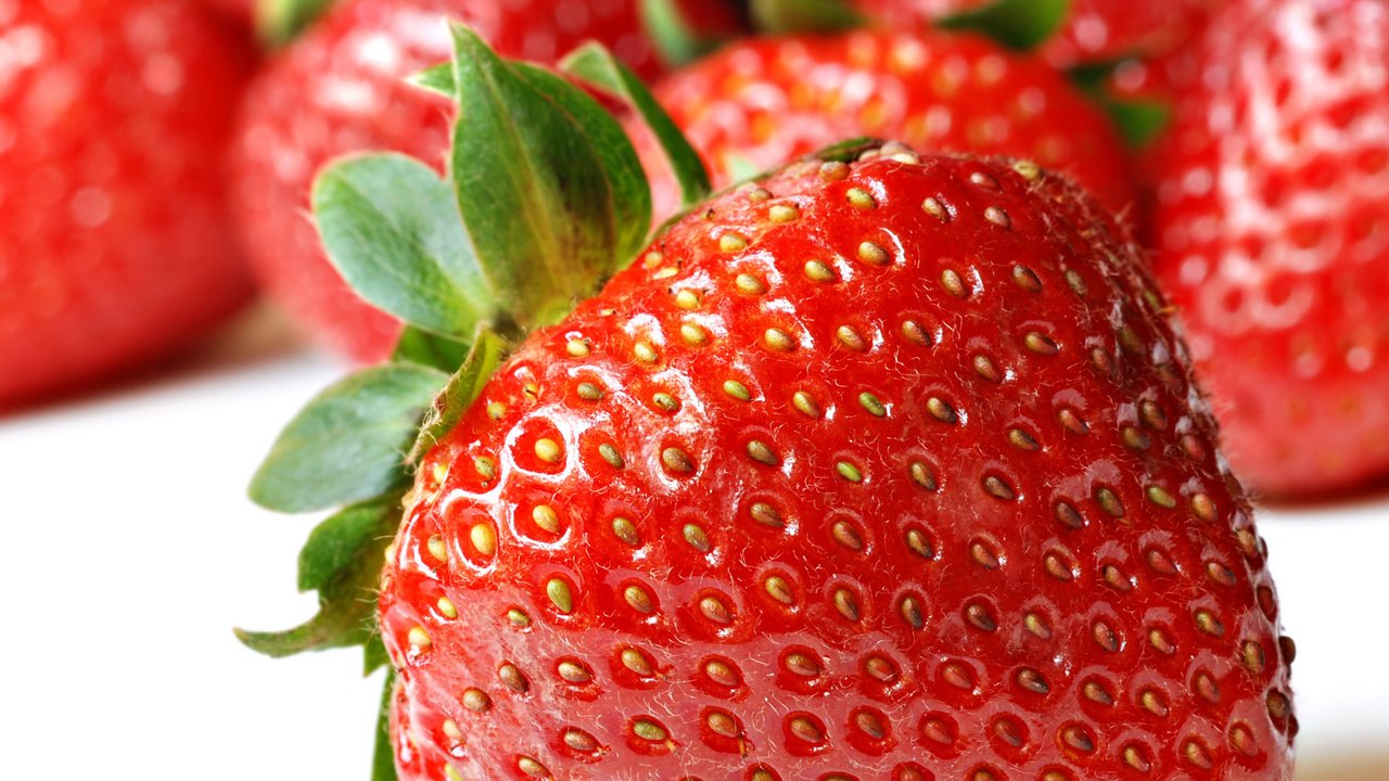 Обои макро, ягода, клубника, macro, berry, strawberry разрешение 1920x1200 Загрузить