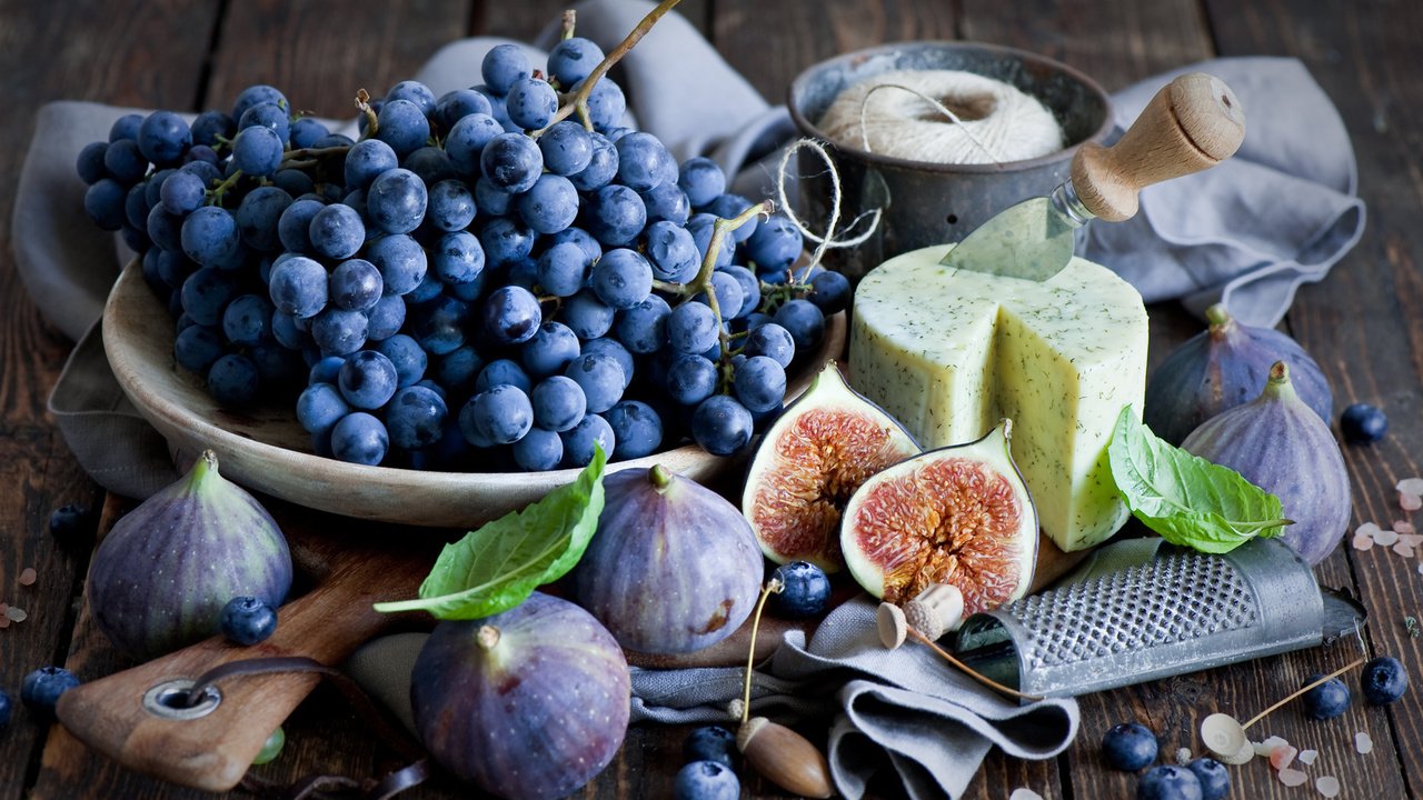 Обои виноград, сыр, натюрморт, инжир, фиги, тёрка, grapes, cheese, still life, figs, grater разрешение 1920x1200 Загрузить