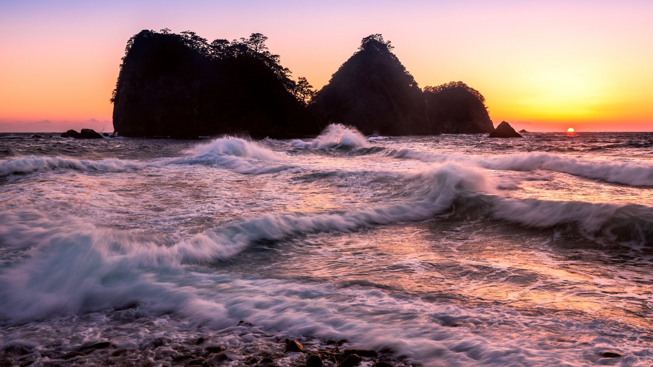 Обои скалы, солнце, волны, закат, море, rocks, the sun, wave, sunset, sea разрешение 2048x1367 Загрузить