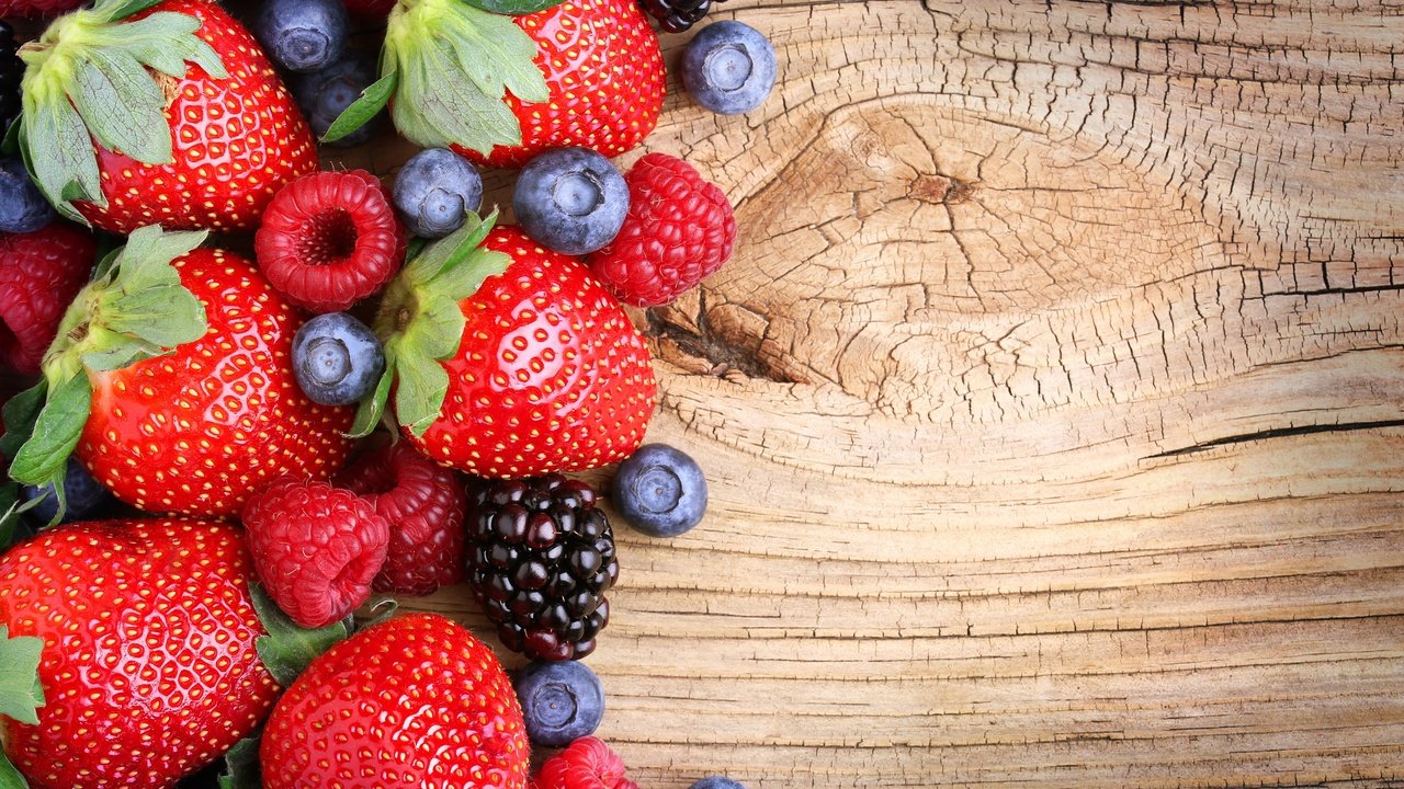 Обои клубника, ягоды, лесные ягоды, черника, парное, сладенько, strawberry, berries, blueberries, fresh, sweet разрешение 2880x1977 Загрузить