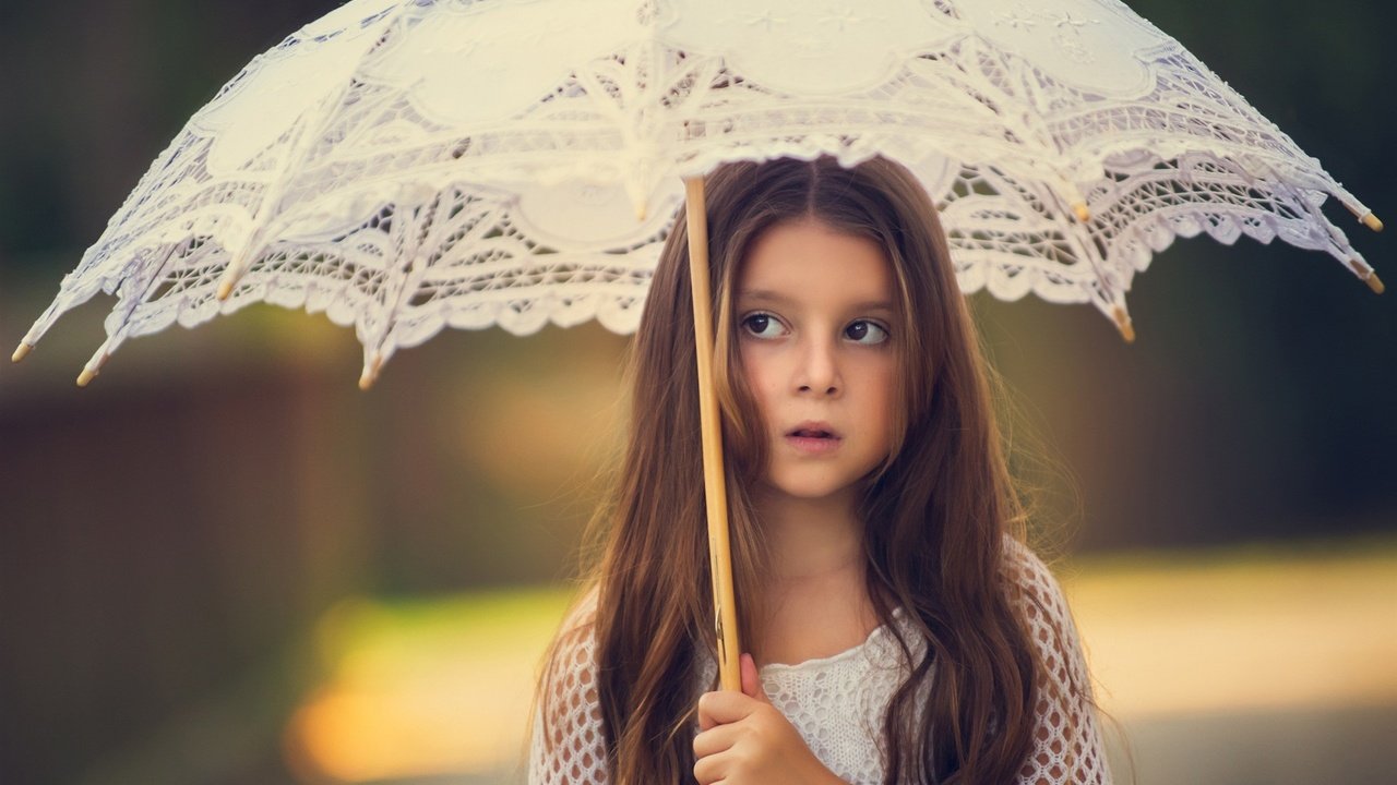 Обои настроение, фон, девочка, зонт, ребенок, зонтик, кружева, длинные волосы, mood, background, girl, umbrella, child, lace, long hair разрешение 1920x1200 Загрузить