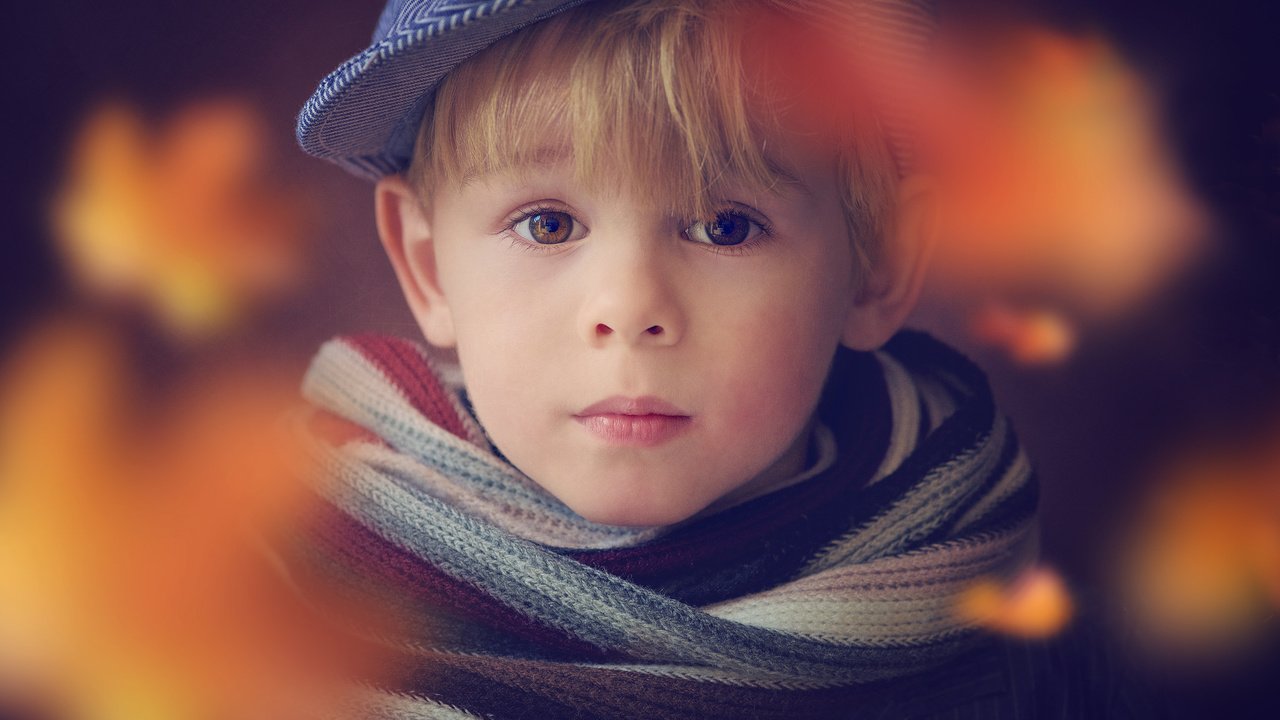 Обои взгляд, лицо, ребенок, мальчик, кепка, шарф, look, face, child, boy, cap, scarf разрешение 2048x1365 Загрузить