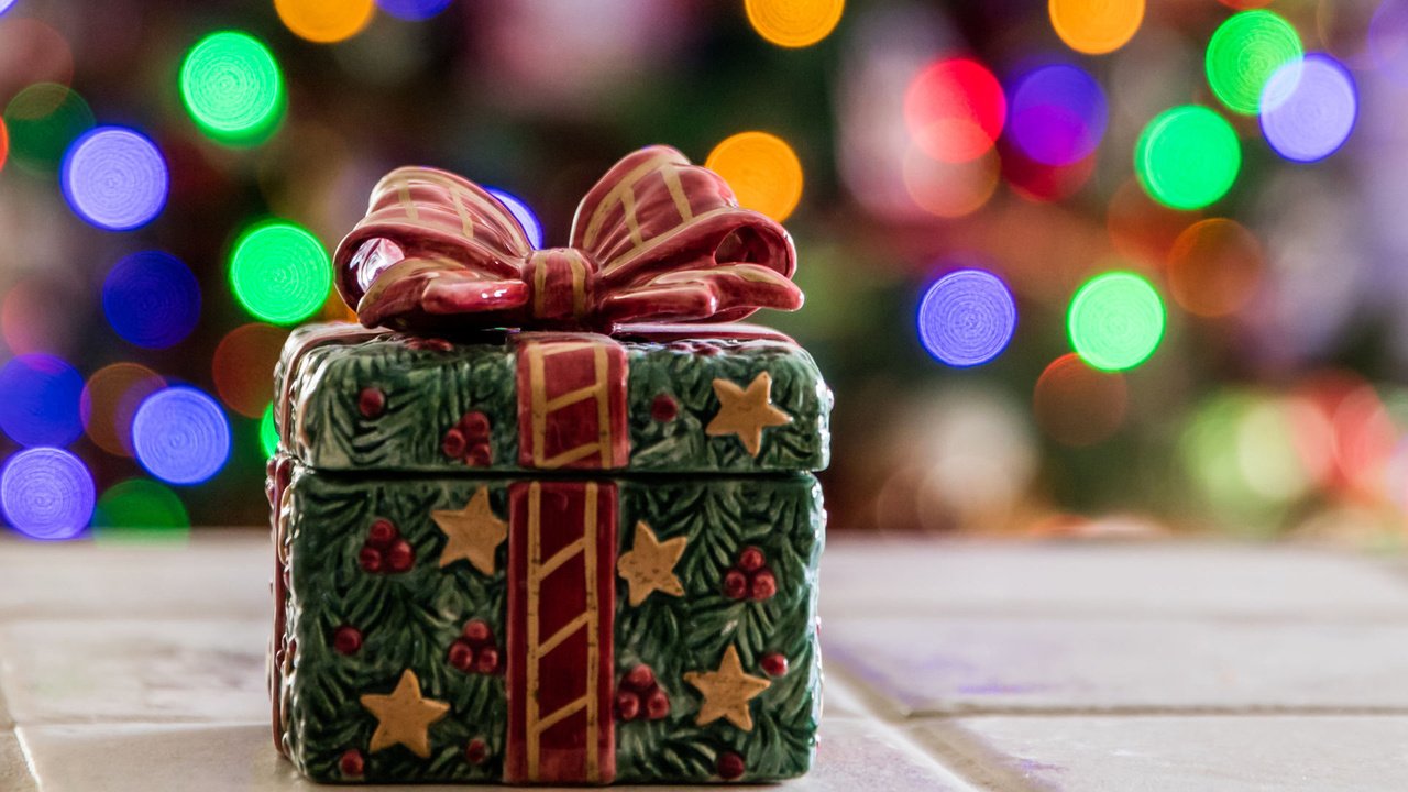 Обои подарок, рождество, коробка, банка, шкатулка, ava peterson, gift, christmas, box, bank разрешение 1920x1200 Загрузить
