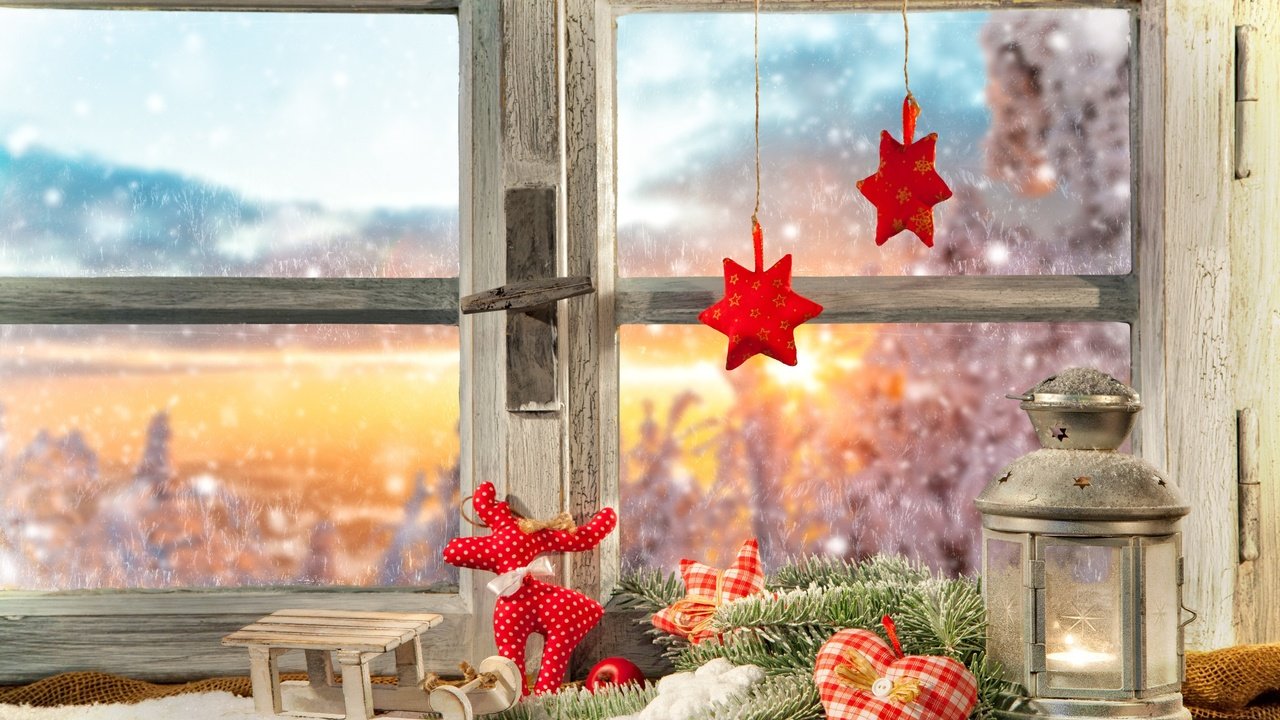 Обои новый год, рождество, олень, украшения, хвоя, звезды, сердечко, фонарь, окно, new year, christmas, deer, decoration, needles, stars, heart, lantern, window разрешение 2880x1800 Загрузить