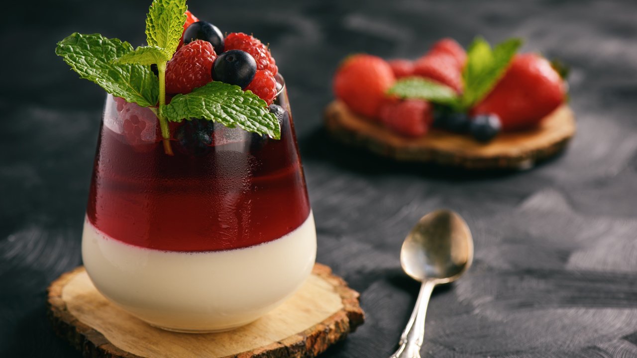 Обои ягоды, сладкое, десерт, желе, панна-кота, крем, berries, sweet, dessert, jelly, panna cotta, cream разрешение 4715x3138 Загрузить