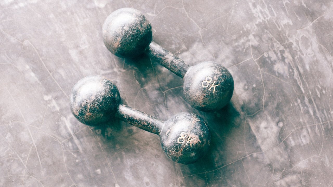 Обои две, гантели, старые, two, dumbbells, old разрешение 2439x1632 Загрузить