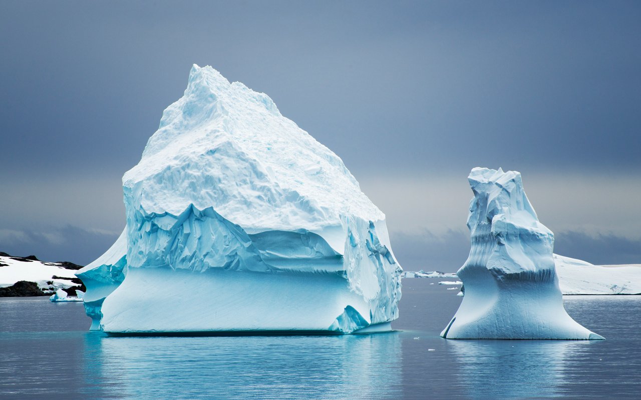 Обои небо, природа, лёд, айсберг, океан, антарктида, the sky, nature, ice, iceberg, the ocean, antarctica разрешение 2559x1656 Загрузить