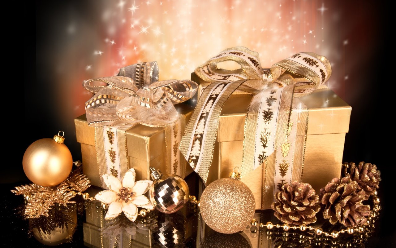 Обои елочная, отражение, новогодний шар, подарки, ленточки, праздник, елочные игрушки, бантик, упаковка, новогодние игрушки, christmas, reflection, christmas ball, gifts, ribbons, holiday, christmas decorations, bow, packaging, christmas toys разрешение 4829x3361 Загрузить