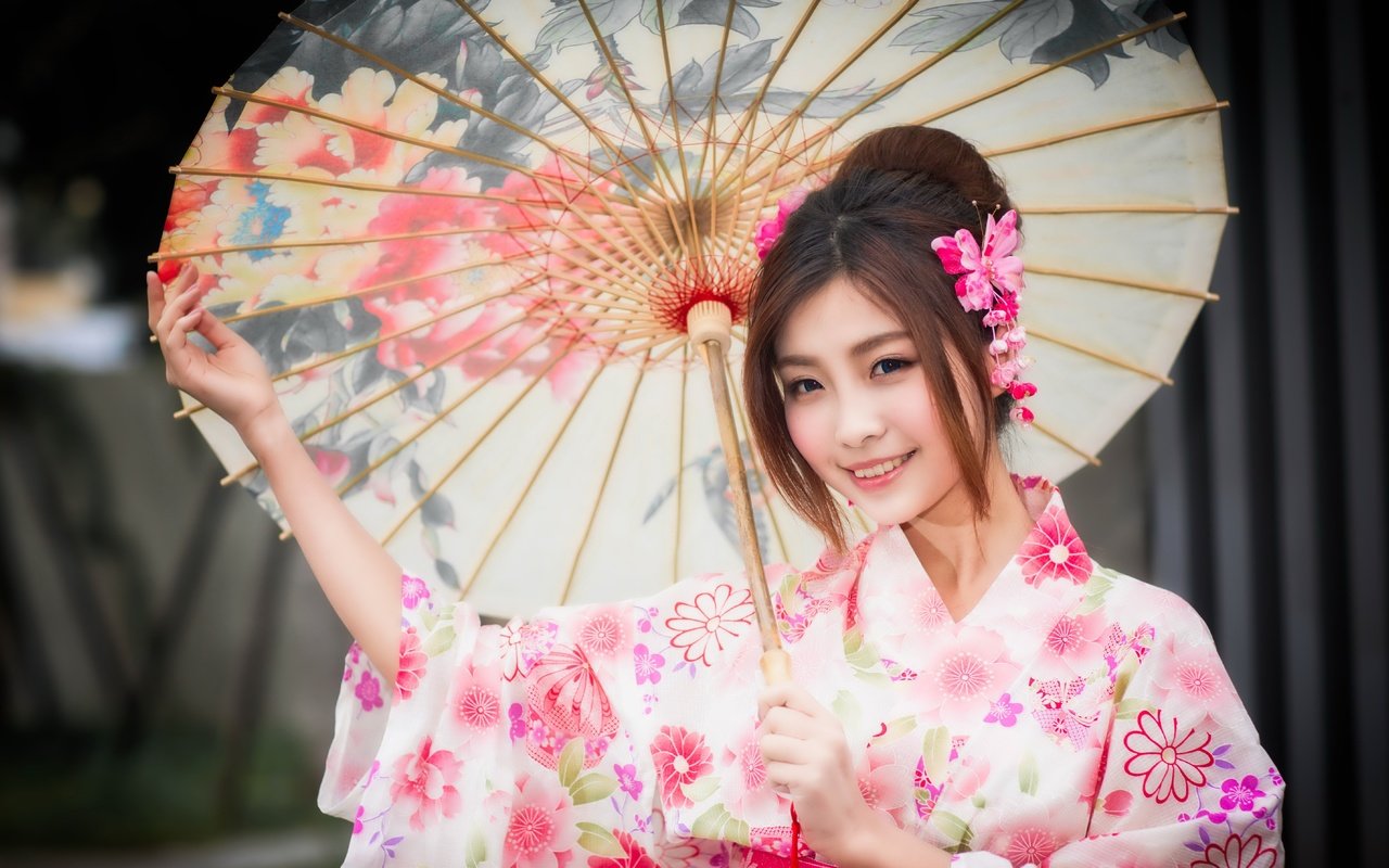 Обои улыбка, взгляд, волосы, зонтик, кимоно, японка, азиатка, smile, look, hair, umbrella, kimono, japanese, asian разрешение 5758x3570 Загрузить