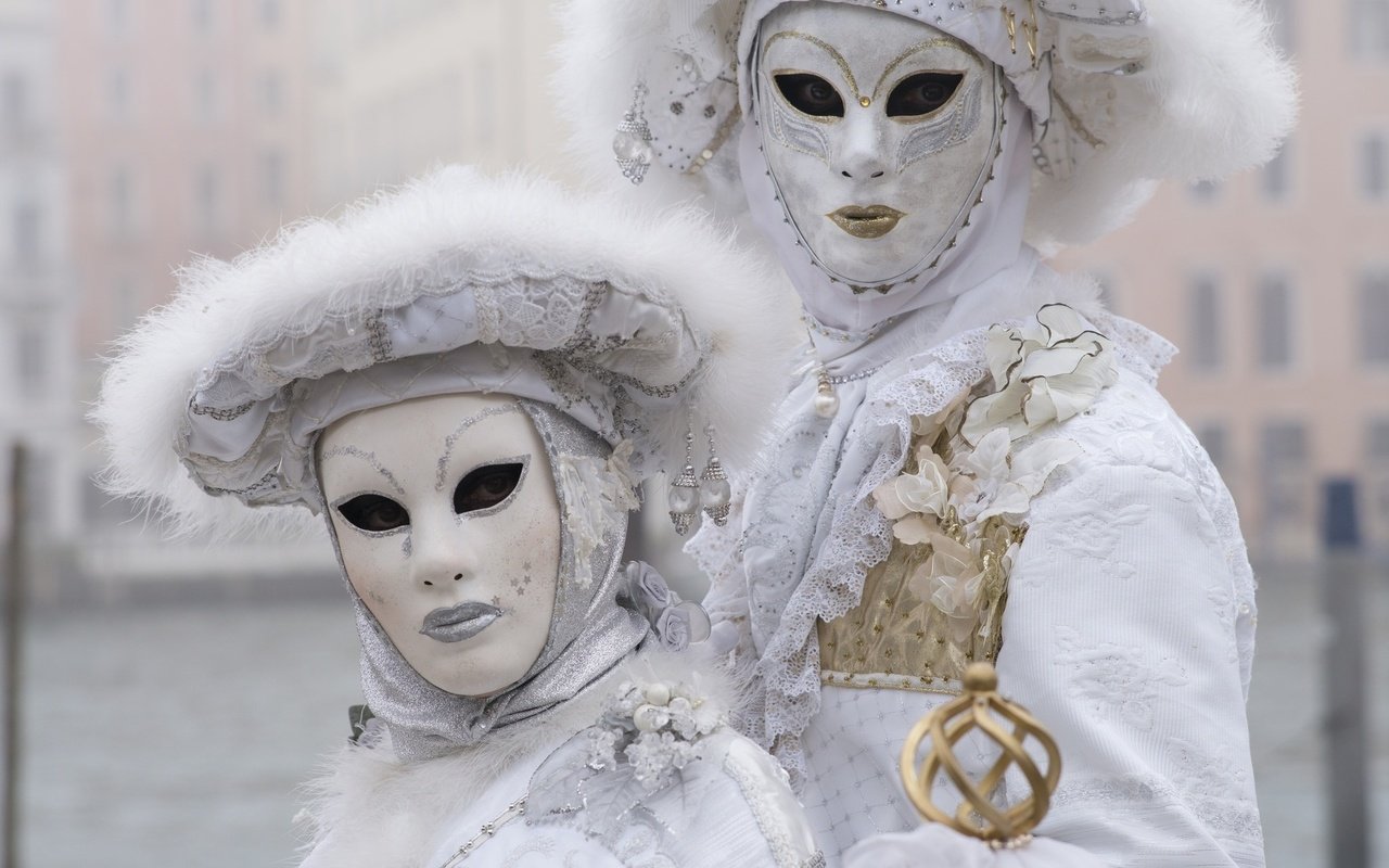 Обои белый, пара, костюмы, маски, карнавал, карнавальные, white, pair, costumes, mask, carnival разрешение 1920x1200 Загрузить