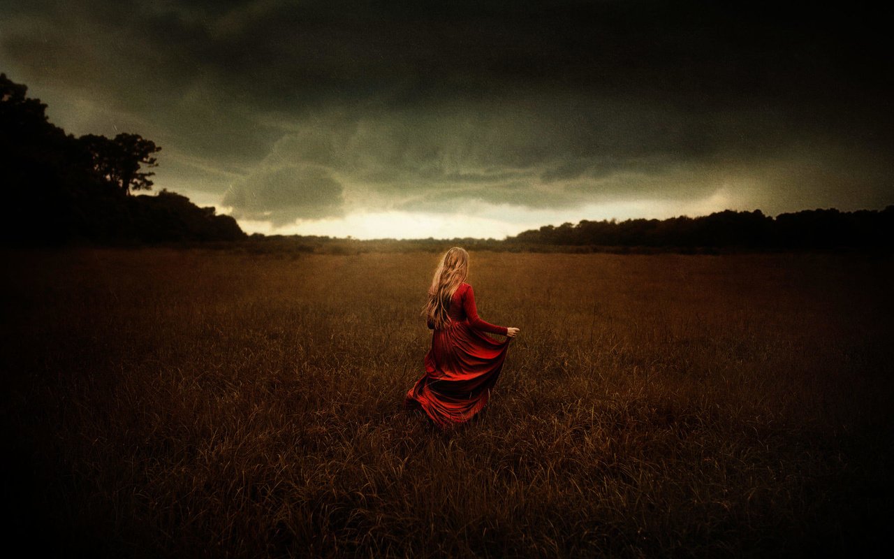 Обои небо, tj drysdale, природа, тучи, девушка, поле, модель, волосы, красное платье, the sky, nature, clouds, girl, field, model, hair, red dress разрешение 2000x1333 Загрузить