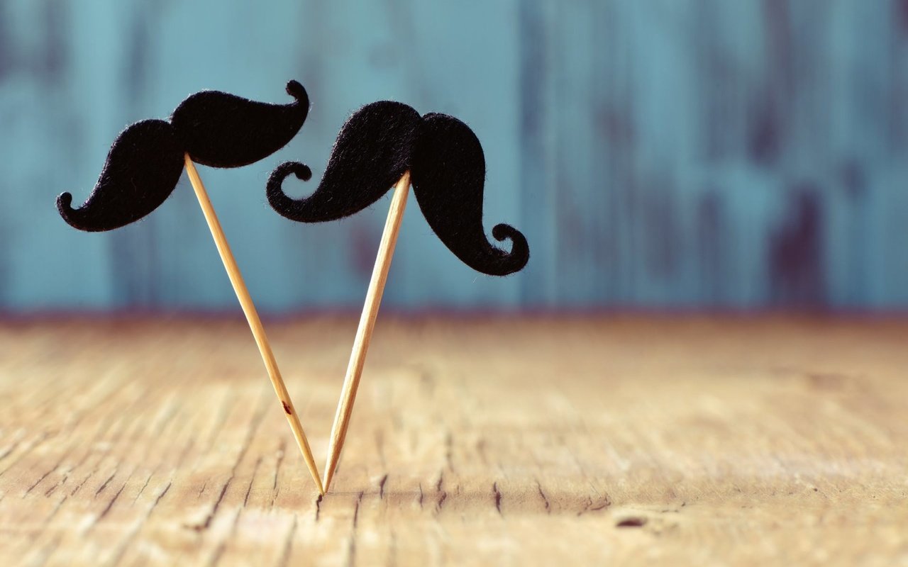 Обои усы, палочки, деревянная поверхность, mustache, sticks, wooden surface разрешение 1920x1200 Загрузить