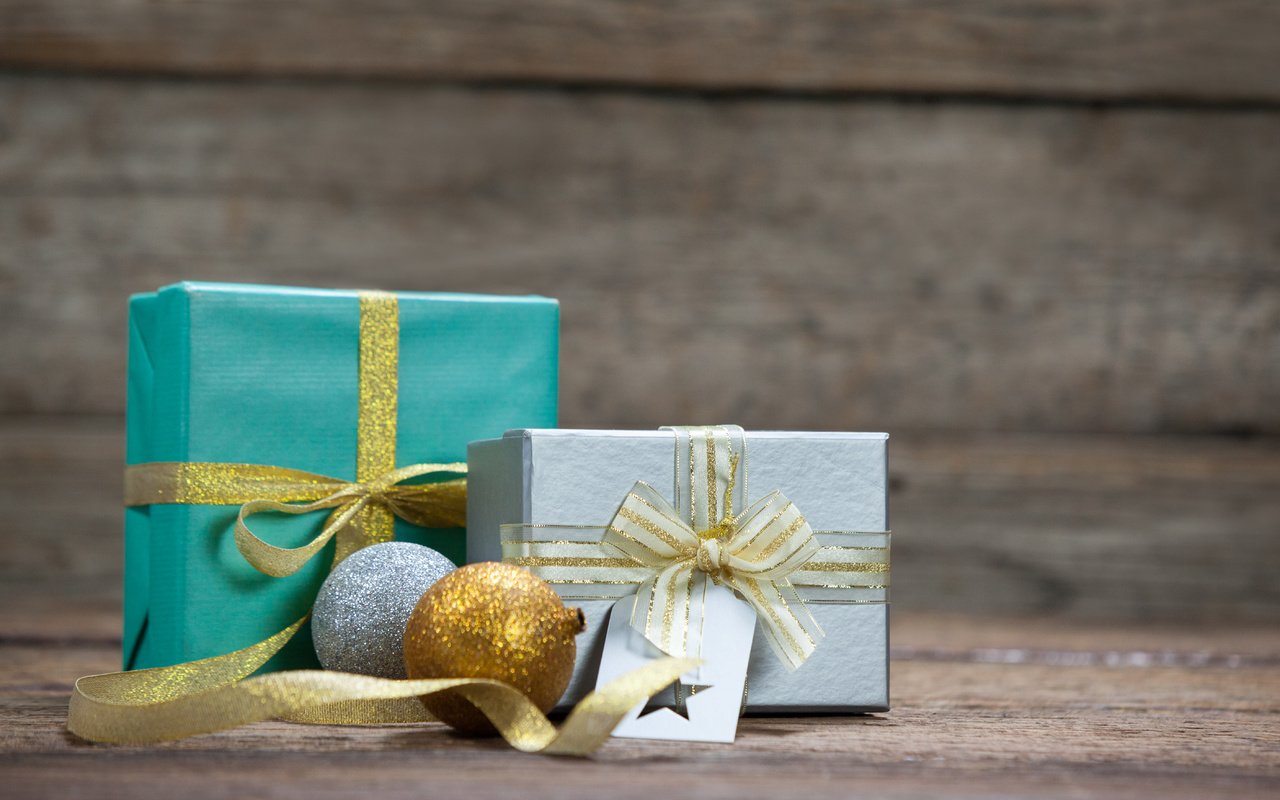 Обои новый год, подарки, лента, рождество, коробки, новогодние украшения, new year, gifts, tape, christmas, box, christmas decorations разрешение 5616x3629 Загрузить