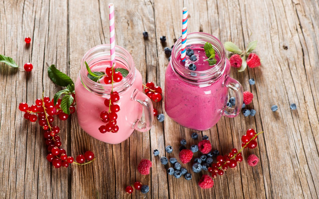 Обои малина, ягоды, черника, банки, смородина, смузи, raspberry, berries, blueberries, banks, currants, smoothies разрешение 7096x4768 Загрузить