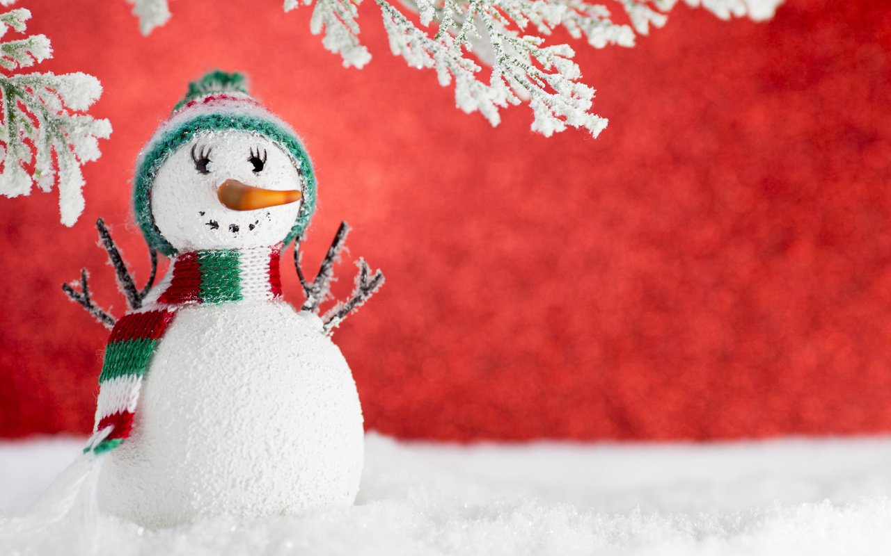 Обои снег, новый год, зима, снеговик, рождество, украшение, snow, new year, winter, snowman, christmas, decoration разрешение 5120x3413 Загрузить