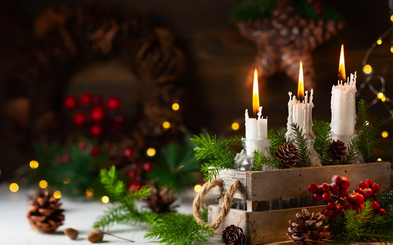 Обои свечи, ящик, новый год, композиция, елка, хвоя, ветки, праздник, рождество, шишки, candles, box, new year, composition, tree, needles, branches, holiday, christmas, bumps разрешение 5486x3358 Загрузить