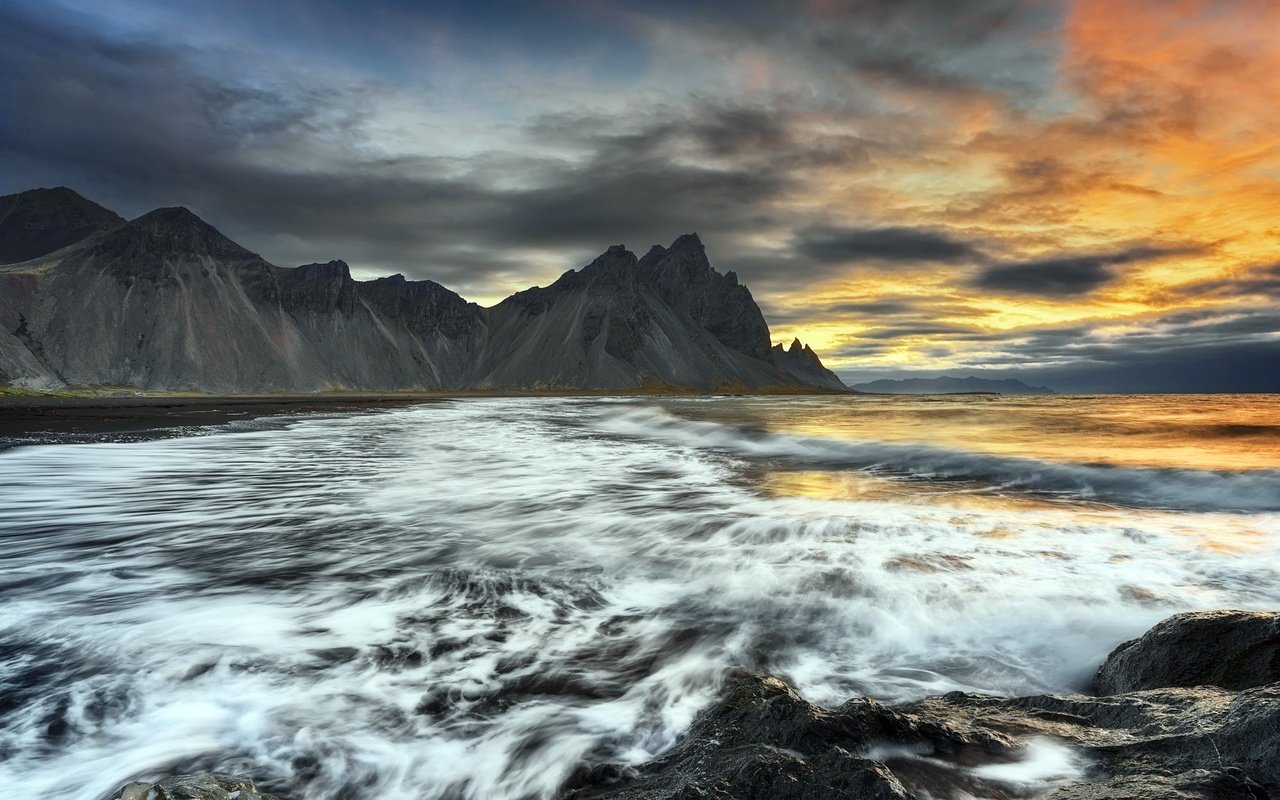 Обои берег, закат, море, скала, исландия, vestrahorn mountain, shore, sunset, sea, rock, iceland разрешение 2000x1300 Загрузить