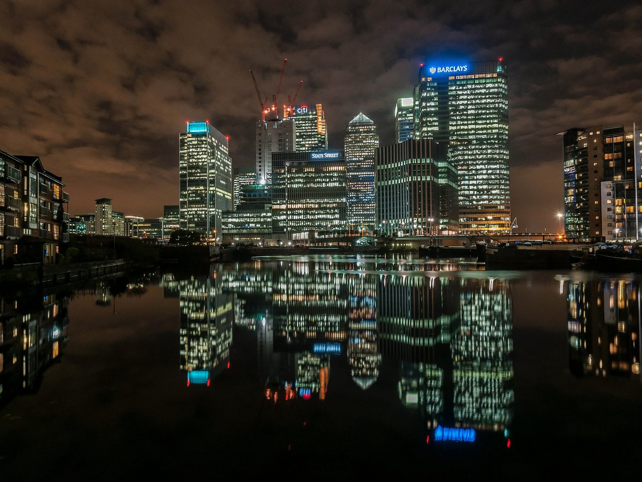 Обои ночь, огни, вода, отражение, город, night, lights, water, reflection, the city разрешение 1920x1200 Загрузить