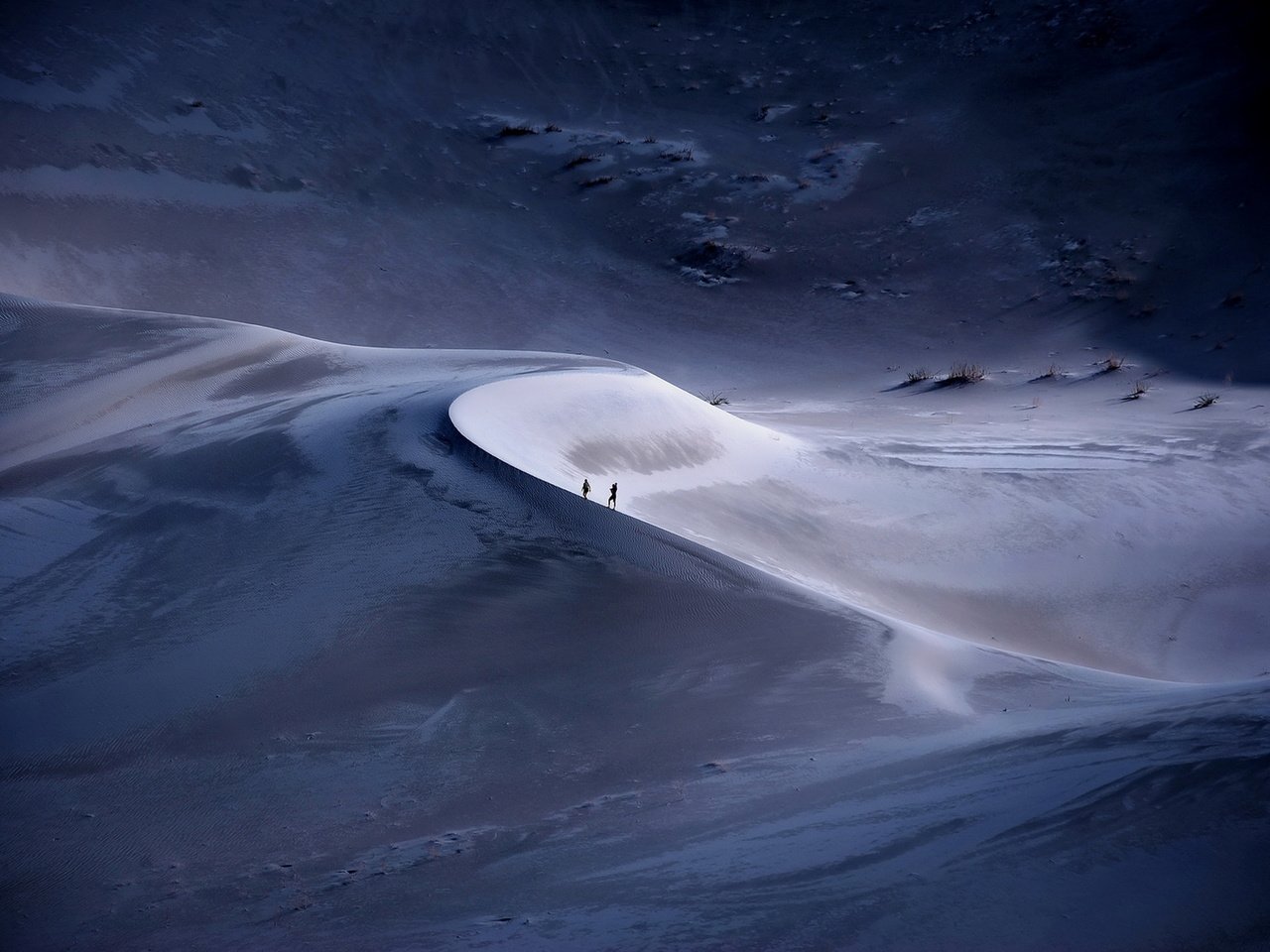 Обои природа, песок, люди, пустыня, дюны, nature, sand, people, desert, dunes разрешение 1920x1282 Загрузить