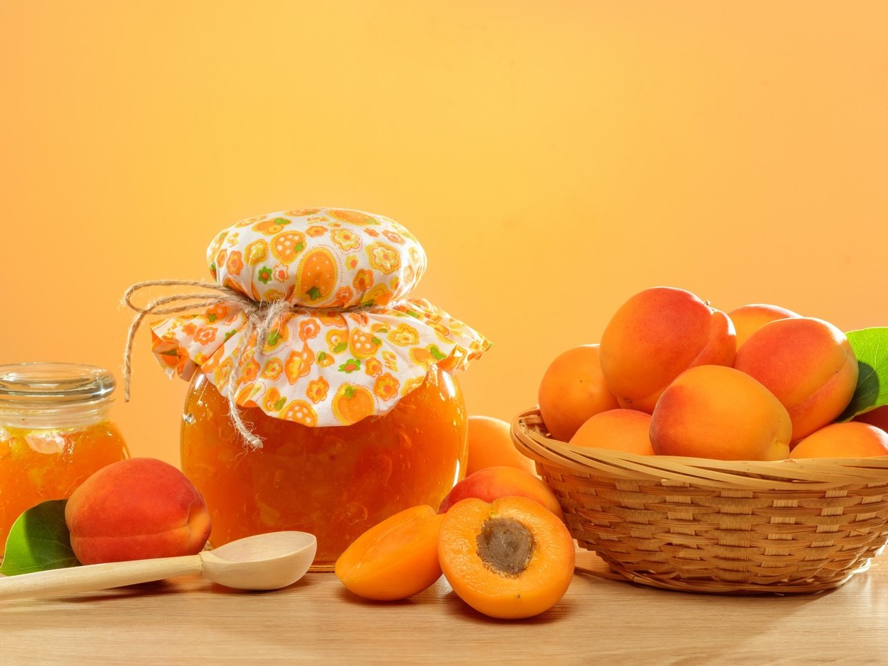 Обои фрукты, джем, абрикосы, варенье, fruit, jam, apricots разрешение 2880x1800 Загрузить