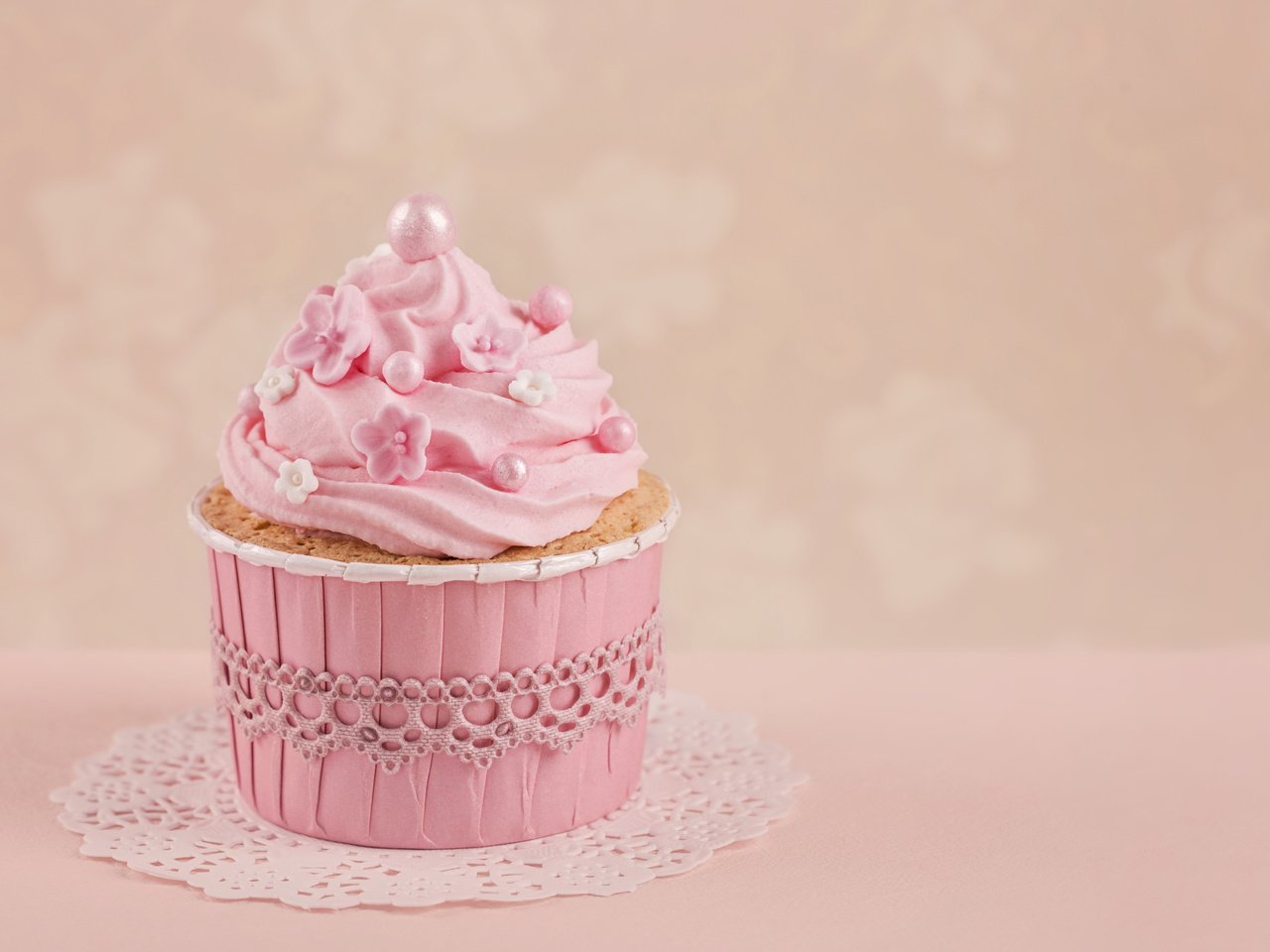 Обои pink-delicate-baby-cupcake разрешение 5435x3691 Загрузить