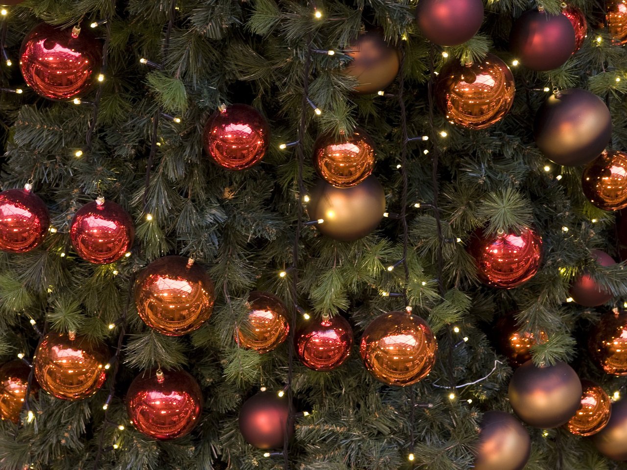 Обои новый год, новогодний шар, елка, шары, праздник, рождество, елочные игрушки, елочные украшения, гирлянда, новогодние игрушки, christmas toys, new year, christmas ball, tree, balls, holiday, christmas, christmas decorations, garland разрешение 2880x1800 Загрузить