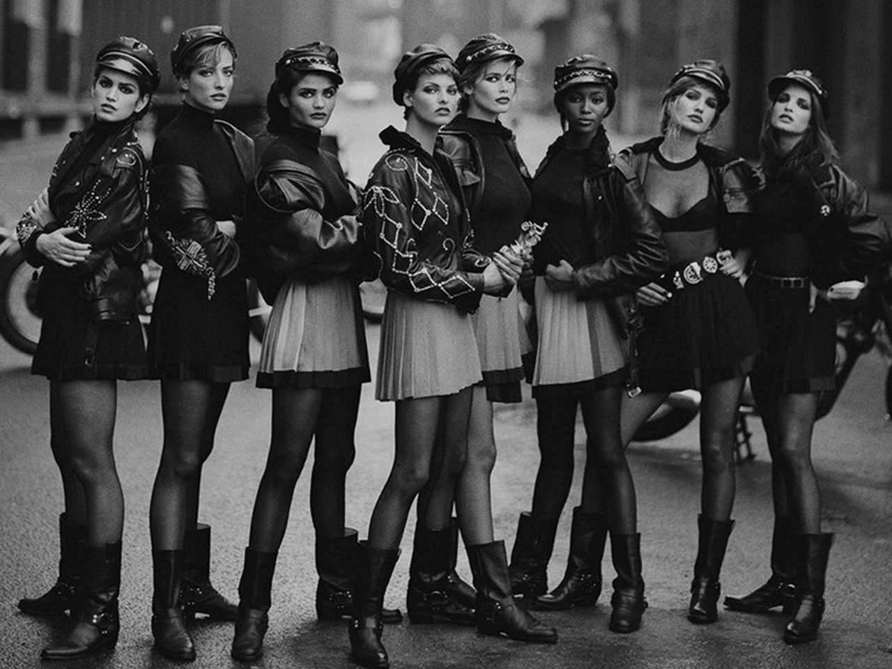 Обои восемь девушек, ретро, ножки, фигура, модели, сапоги, чернобелая, девушка в кепке, мини юбка, eight girls, retro, legs, figure, model, boots, black and white, the girl in the cap, mini skirt разрешение 1920x1080 Загрузить