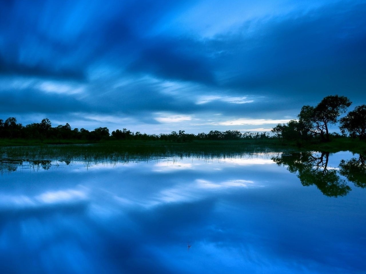 Обои небо, деревья, вода, вечер, озеро, отражение, the sky, trees, water, the evening, lake, reflection разрешение 1920x1080 Загрузить