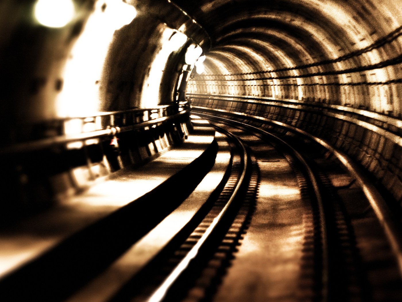 Обои фонари, железная дорога, рельсы, сепия, туннель, lights, railroad, rails, sepia, the tunnel разрешение 1920x1080 Загрузить