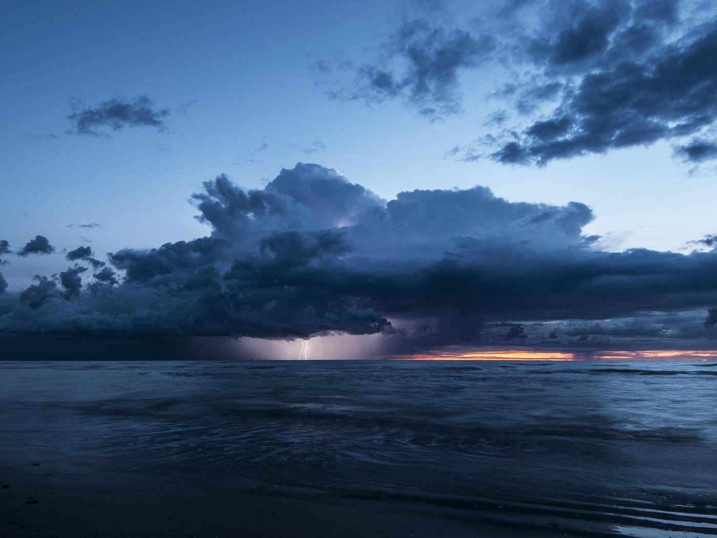 Обои вечер, тучи, море, молния, гроза, the evening, clouds, sea, lightning, the storm разрешение 2560x1600 Загрузить