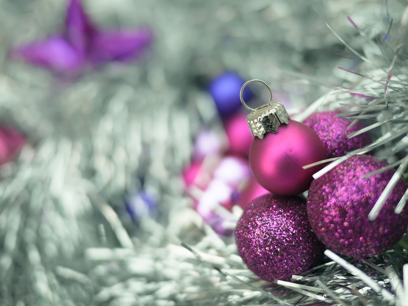 Обои елка, шары, макро, игрушки, праздник, tree, balls, macro, toys, holiday разрешение 4114x2760 Загрузить