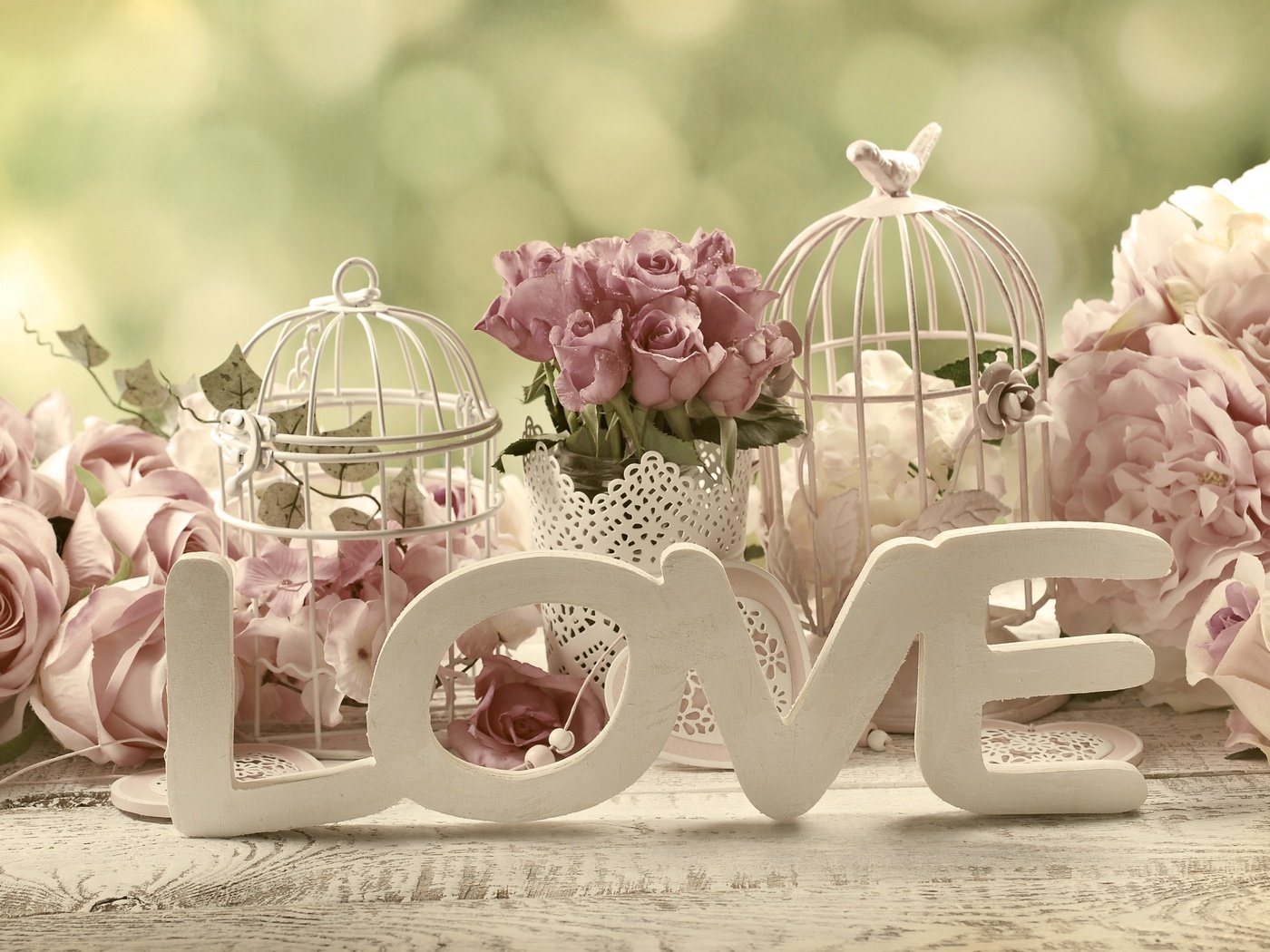 Обои роз, розы, влюбленная, лепестки, пинк, сердечки, сердечка, романтик, дерева, пастель,  цветы, розовые розы, roses, love, petals, pink, hearts, heart, romantic, wood, pastel, flowers, pink roses разрешение 3872x2592 Загрузить