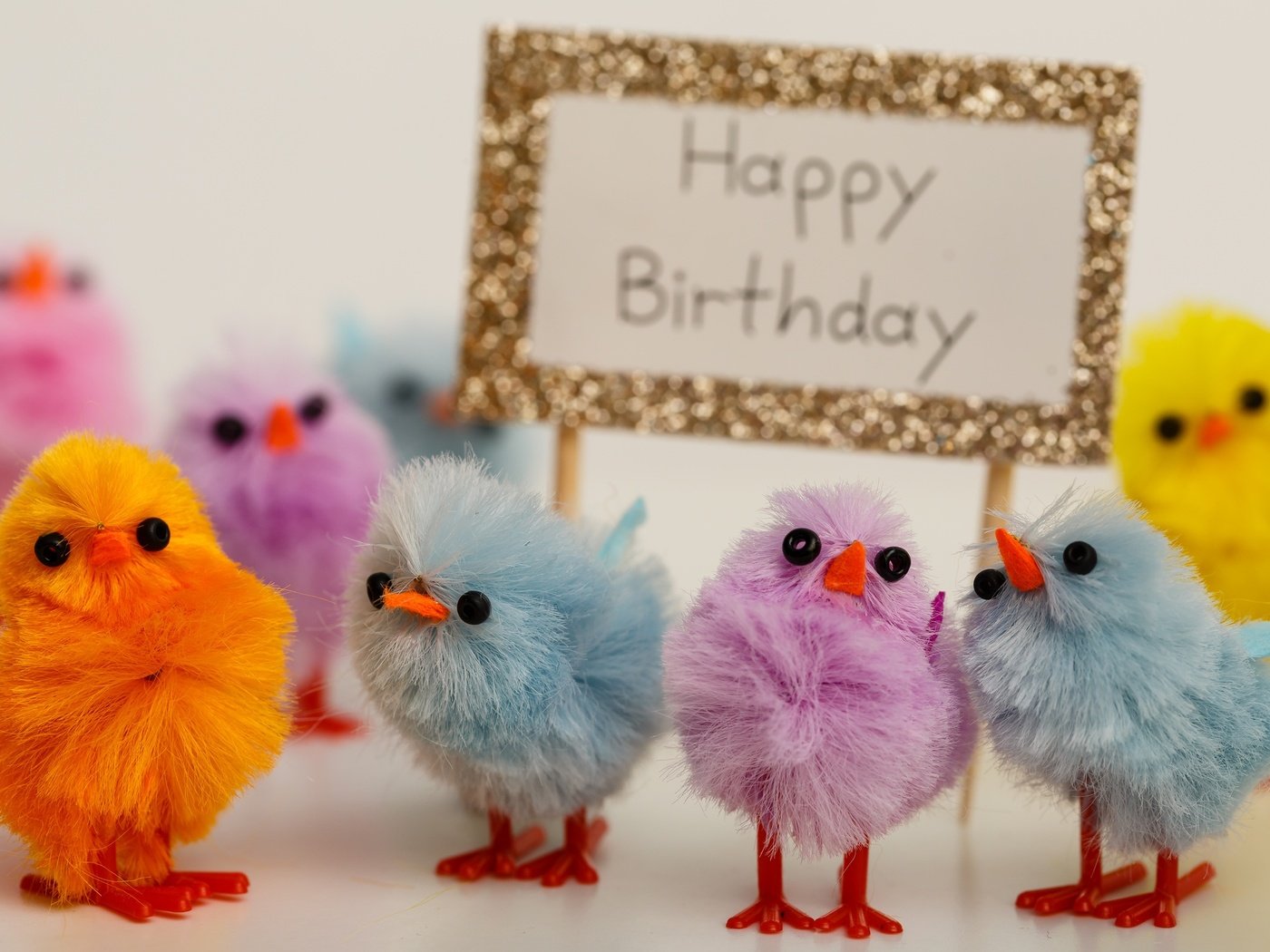 Обои разноцветные, праздник, день рождения, цыплята, с днем ​​рождения, colorful, holiday, birthday, chickens, happy birthday разрешение 2048x1365 Загрузить