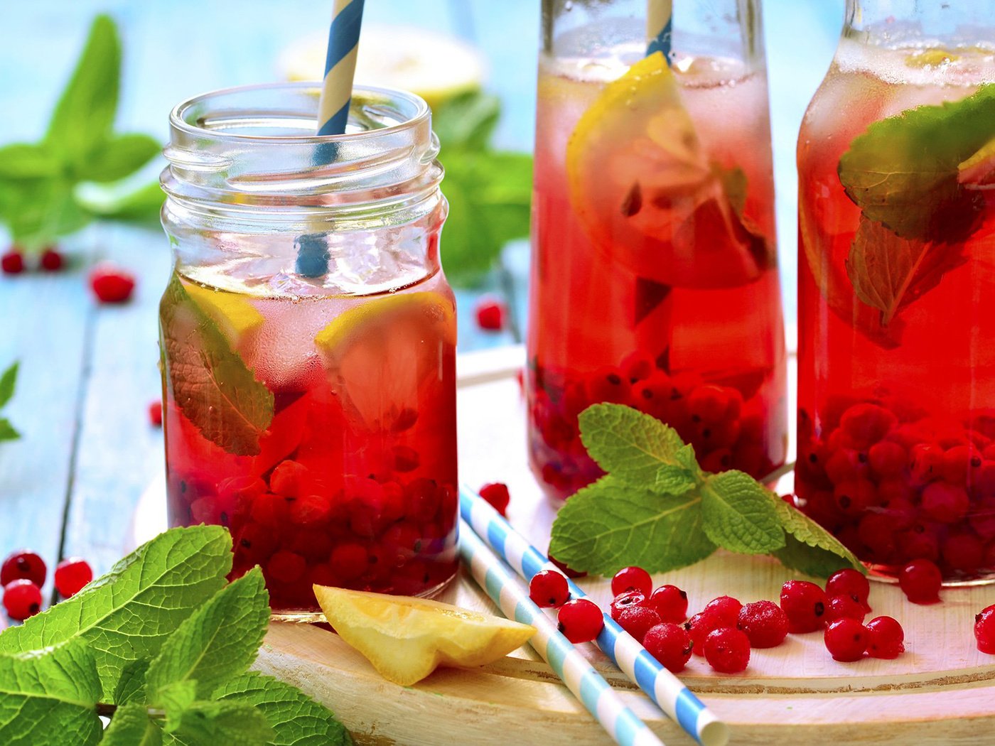 Обои мята, напиток, лимон, ягоды, смородина, сок, лимонад, mint, drink, lemon, berries, currants, juice, lemonade разрешение 1920x1200 Загрузить