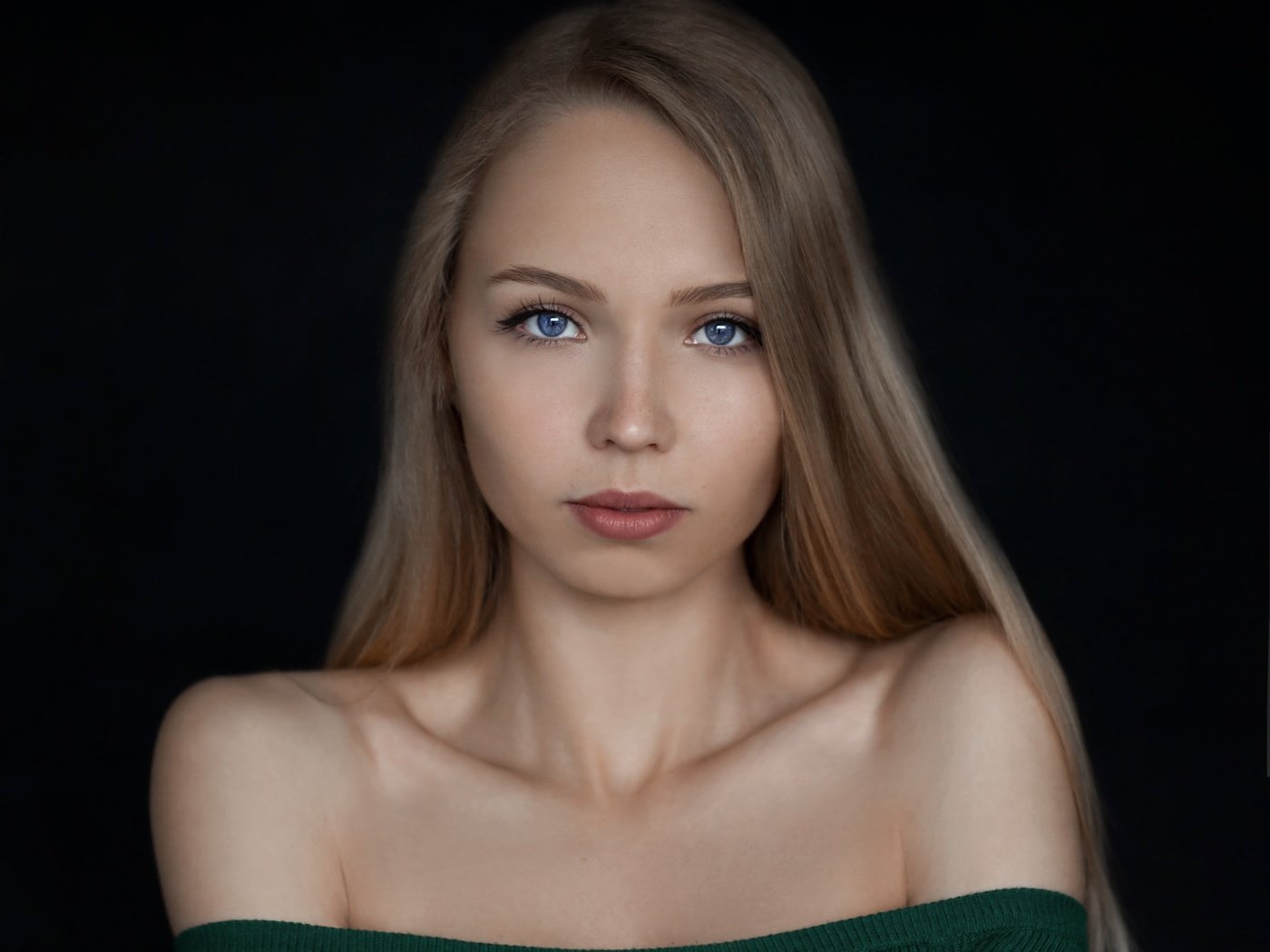 Обои девушка, блондинка, портрет, взгляд, лицо, girl, blonde, portrait, look, face разрешение 2077x1662 Загрузить