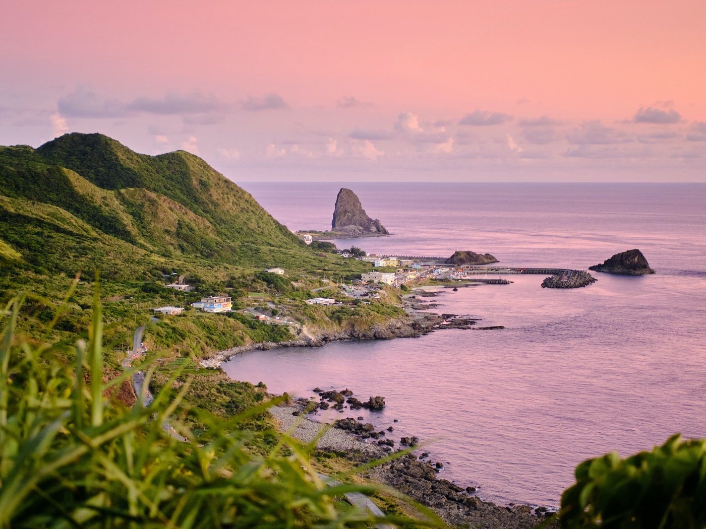 Обои трава, скалы, закат, склон, побережье, grass, rocks, sunset, slope, coast разрешение 3840x2160 Загрузить