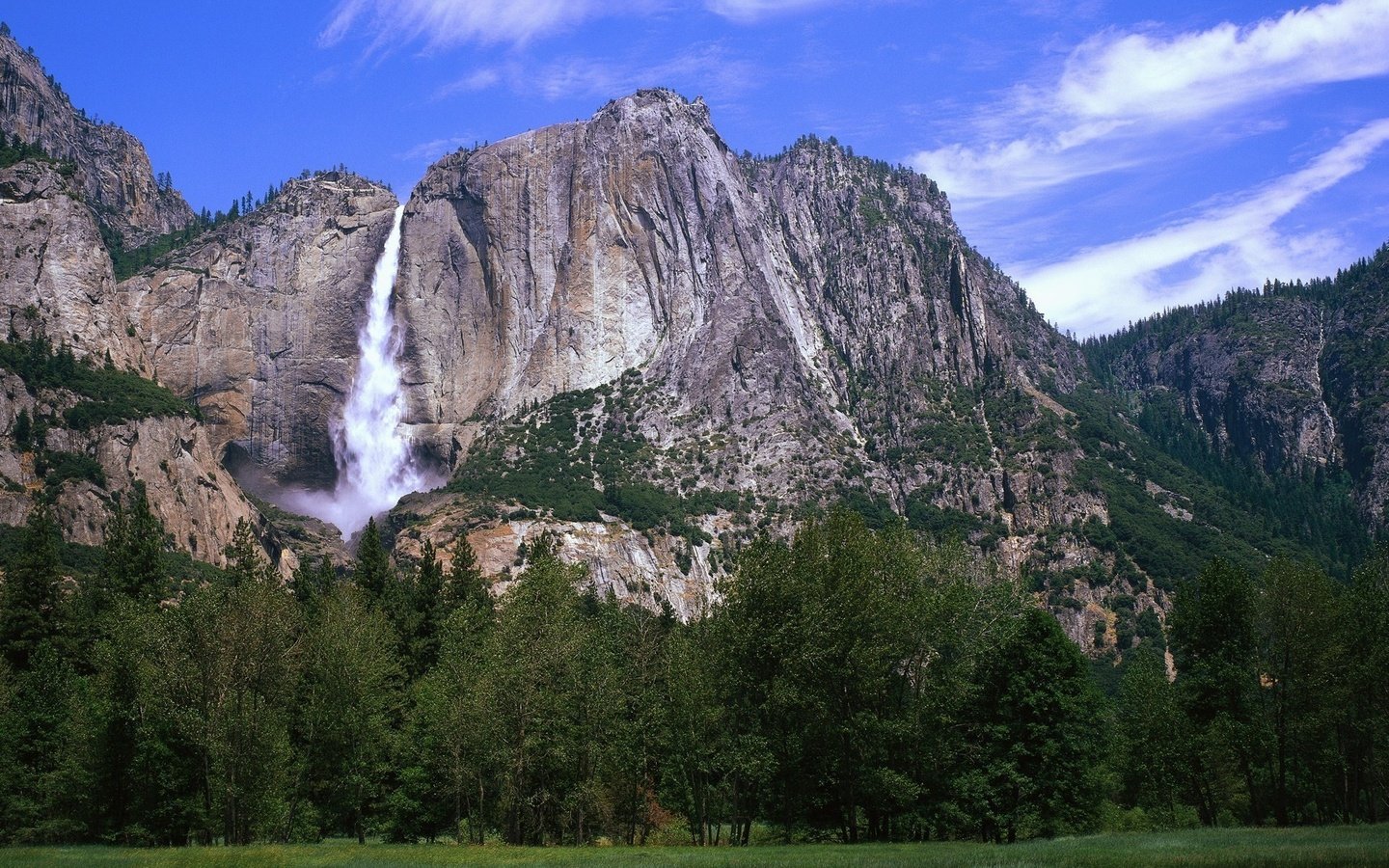 Обои небо, трава, горы, природа, водопад, the sky, grass, mountains, nature, waterfall разрешение 2179x1200 Загрузить