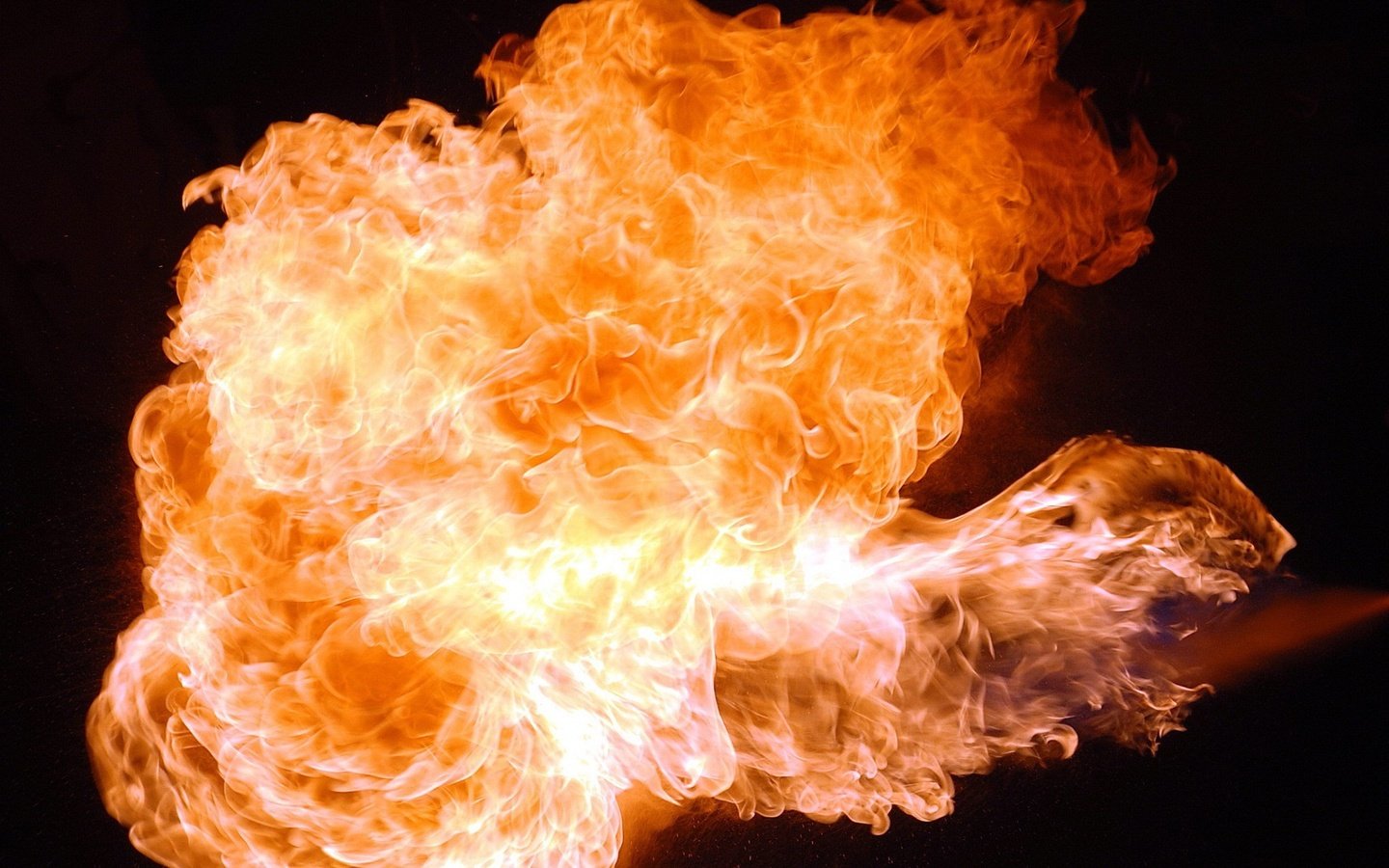 Обои огонь, жар, керосин, fire, heat, kerosene разрешение 1920x1440 Загрузить